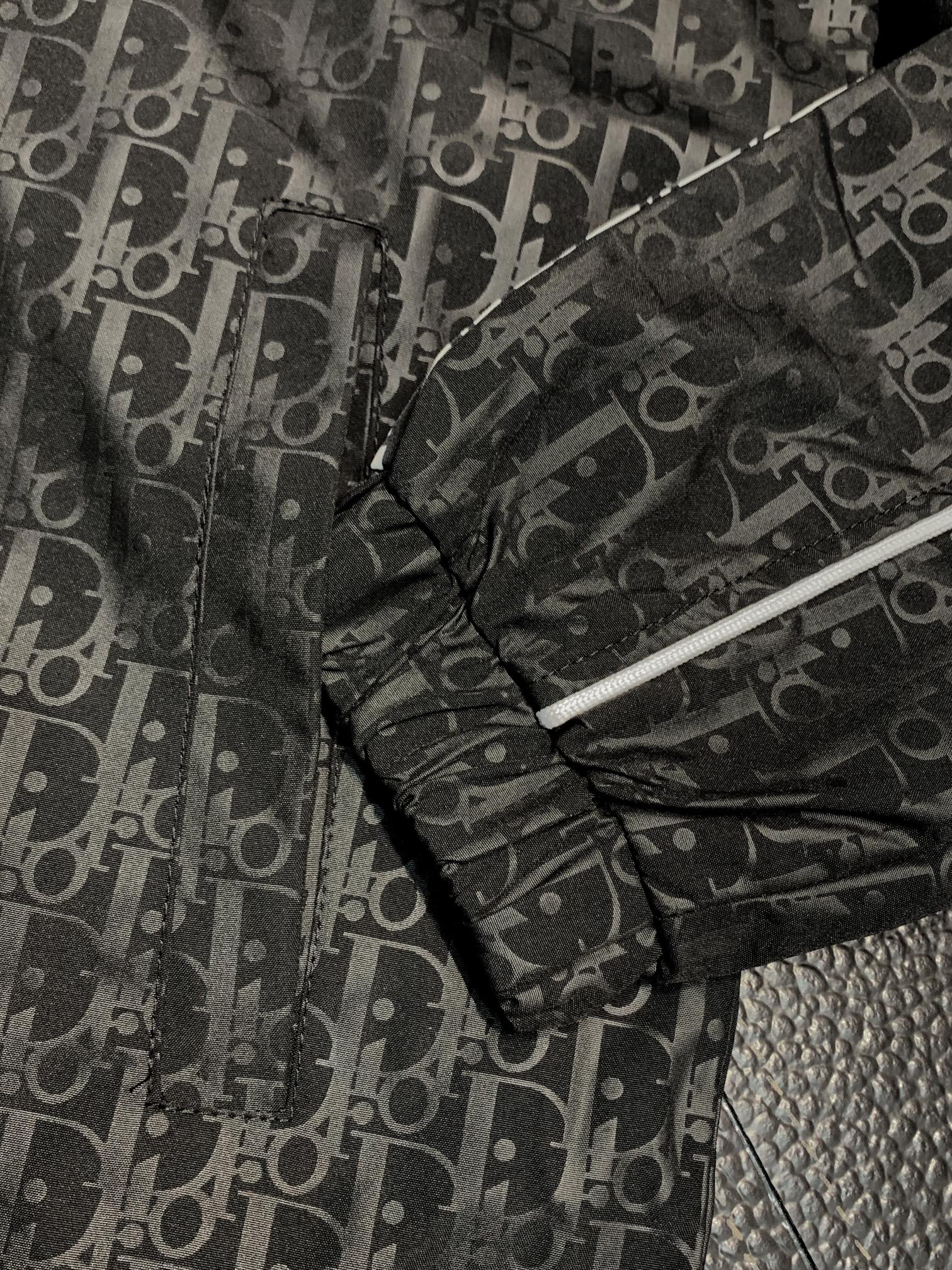 Hoodies & Sweatshirts