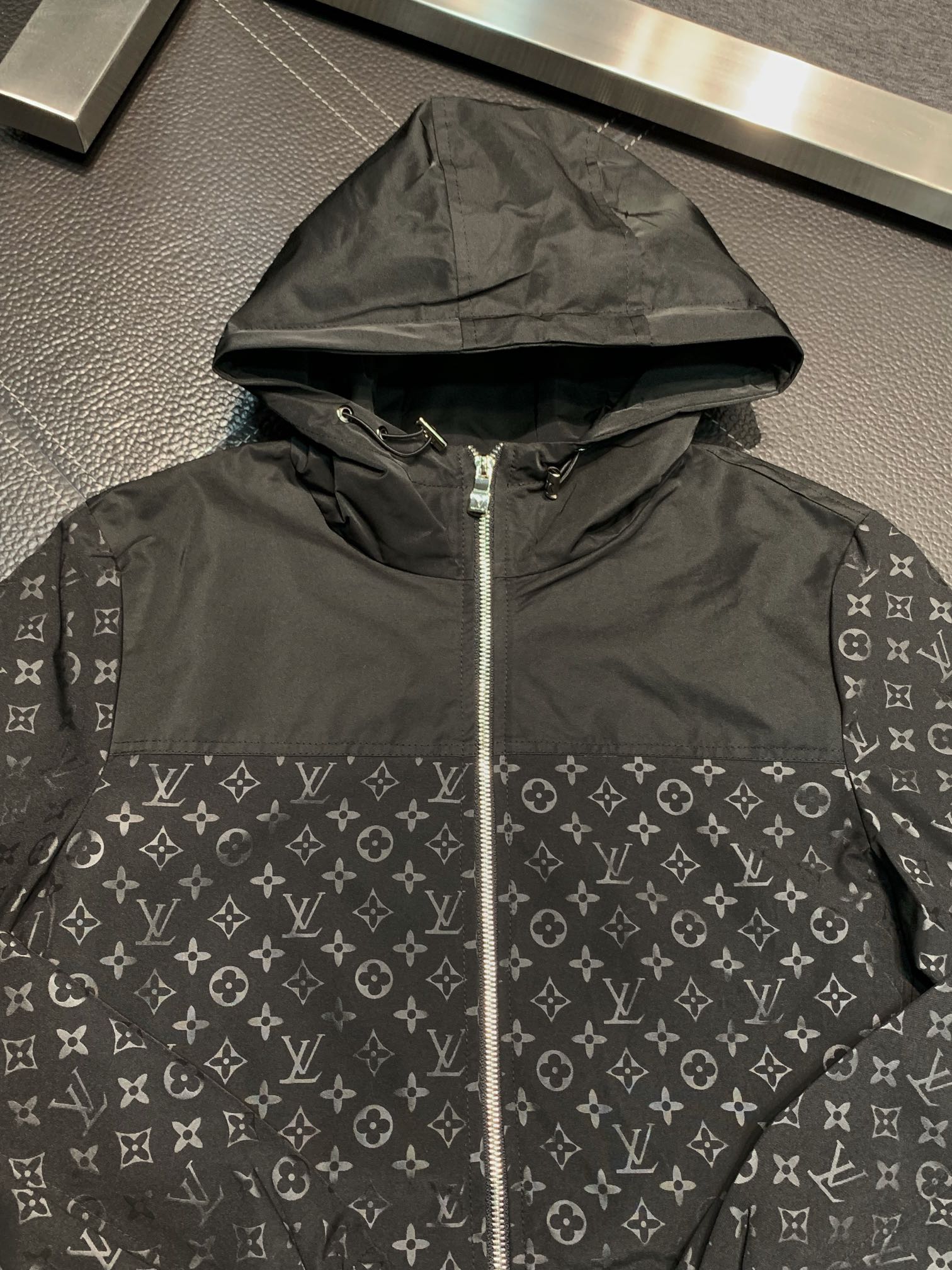 Hoodies & Sweatshirts