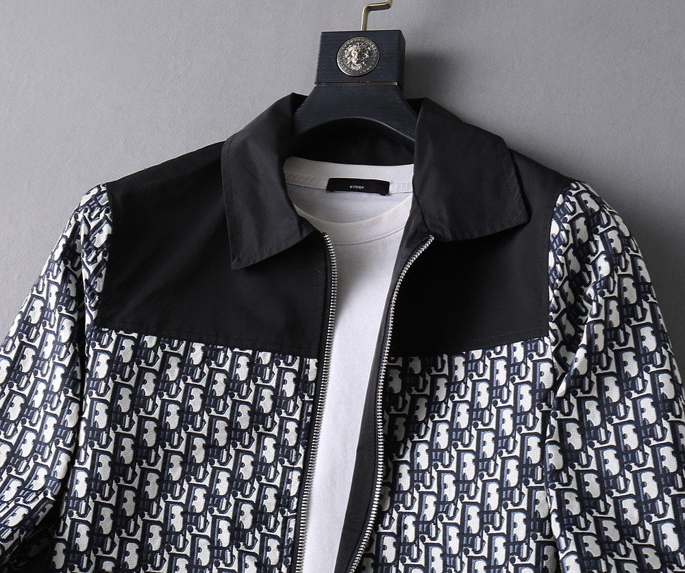 Hoodies & Sweatshirts