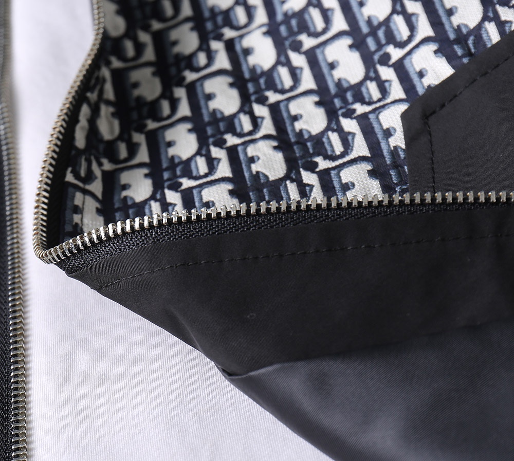 Hoodies & Sweatshirts