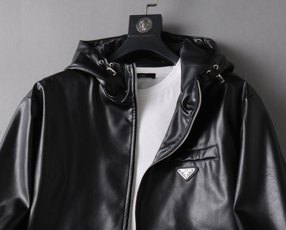 Hoodies & Sweatshirts