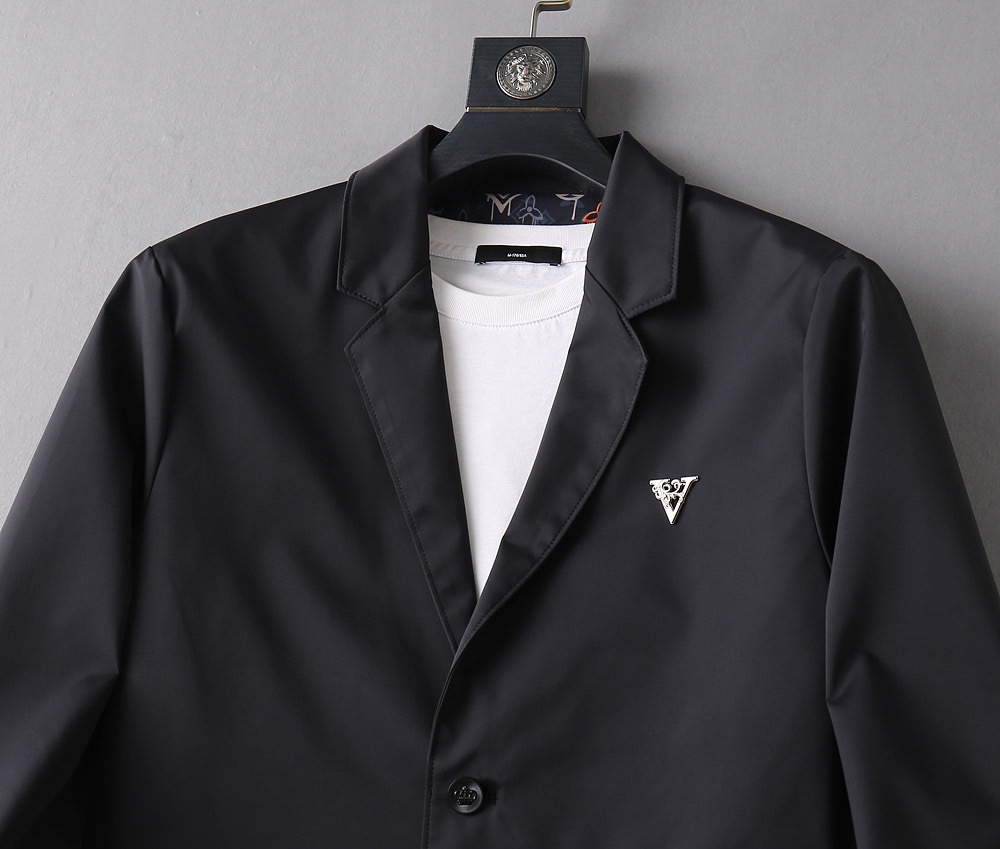 Hoodies & Sweatshirts