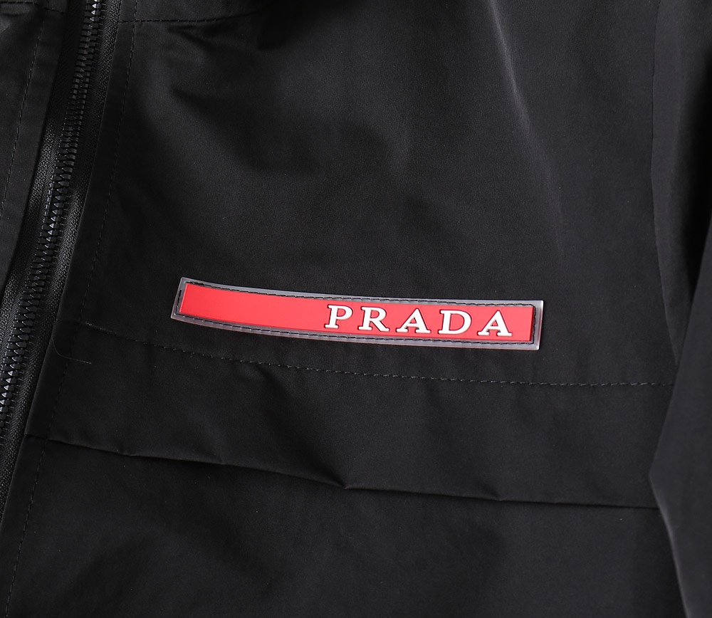 Hoodies & Sweatshirts