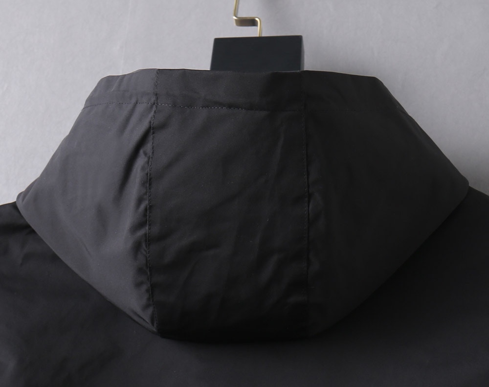 Hoodies & Sweatshirts