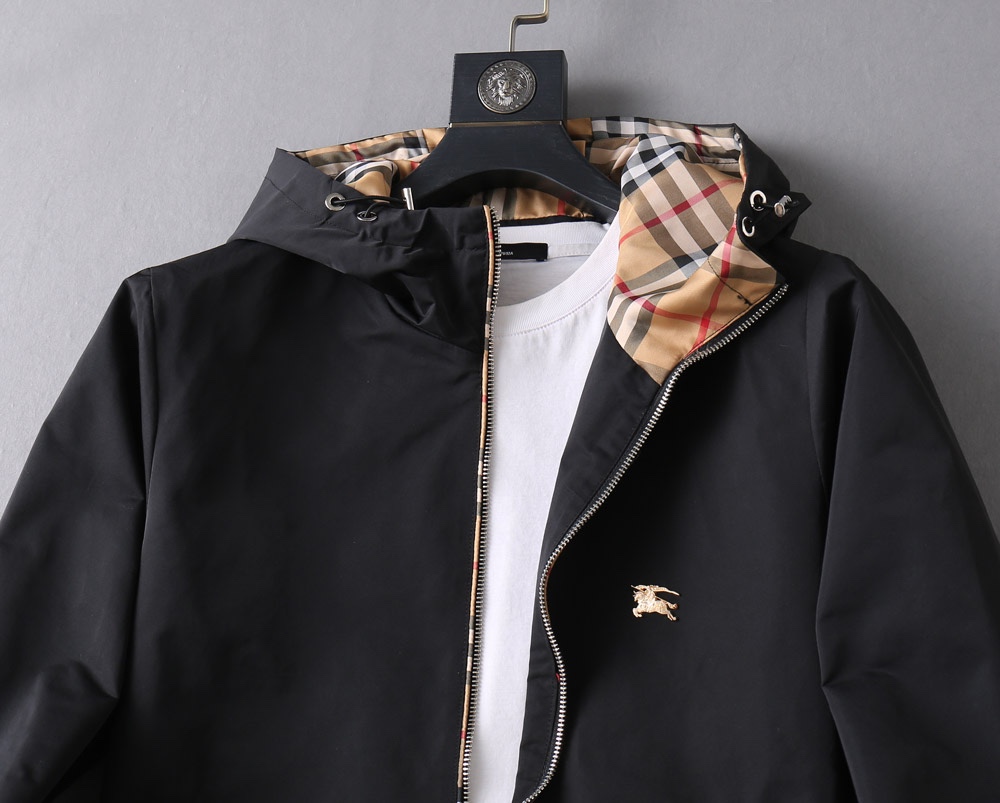 Hoodies & Sweatshirts