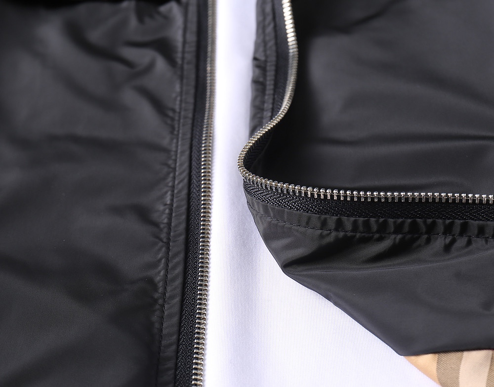 Hoodies & Sweatshirts