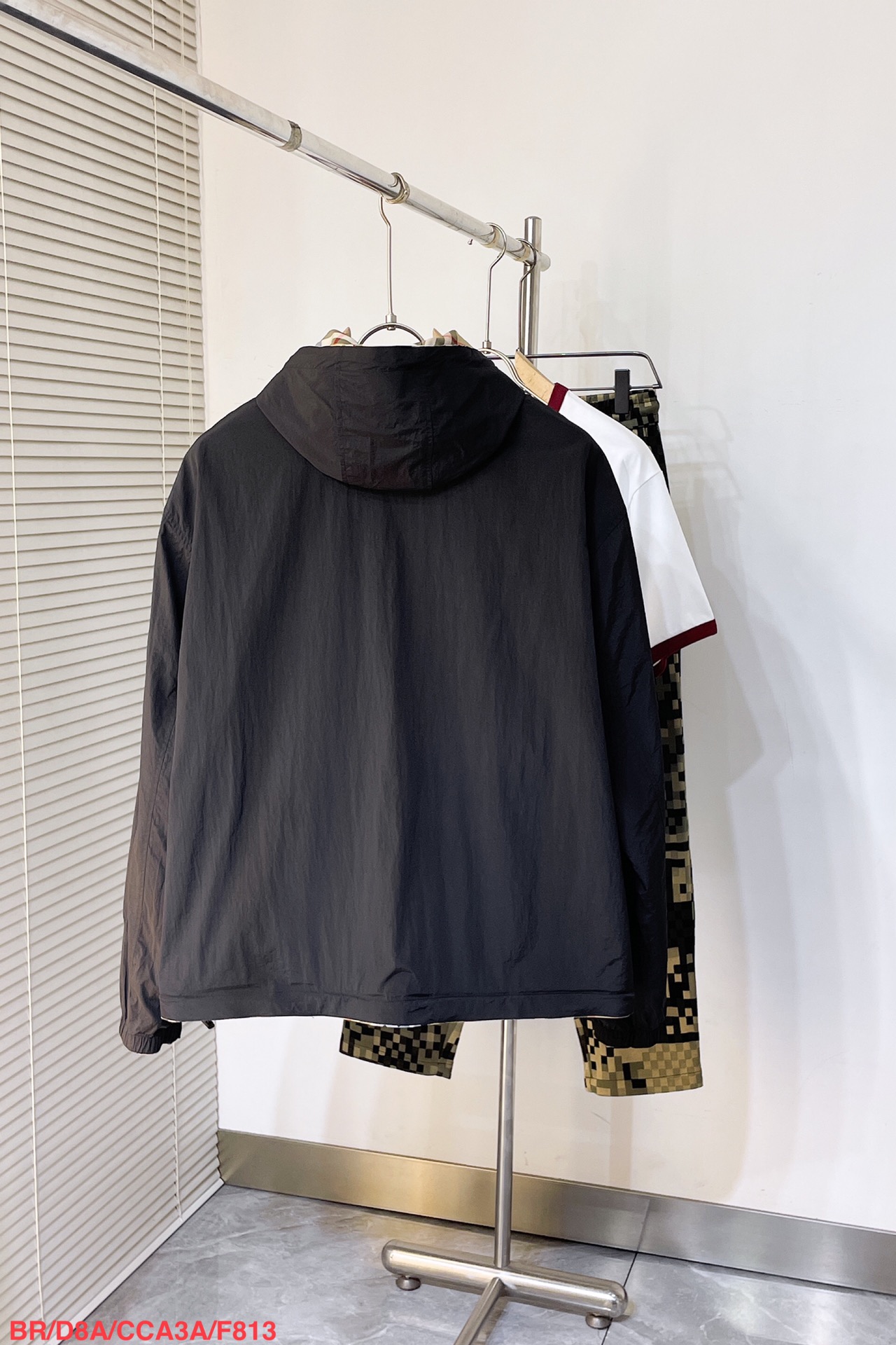 Hoodies & Sweatshirts