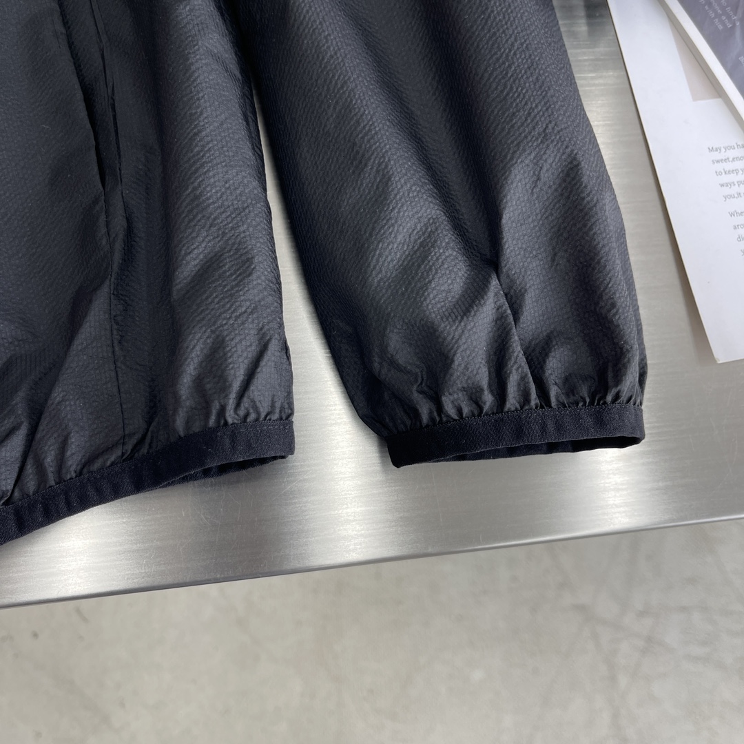 Hoodies & Sweatshirts