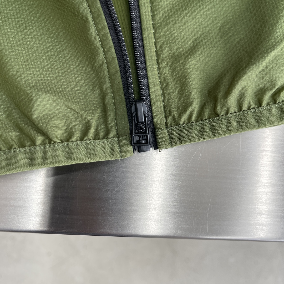 Hoodies & Sweatshirts