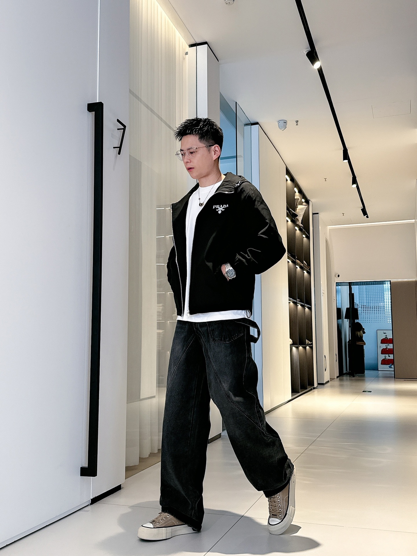 Hoodies & Sweatshirts