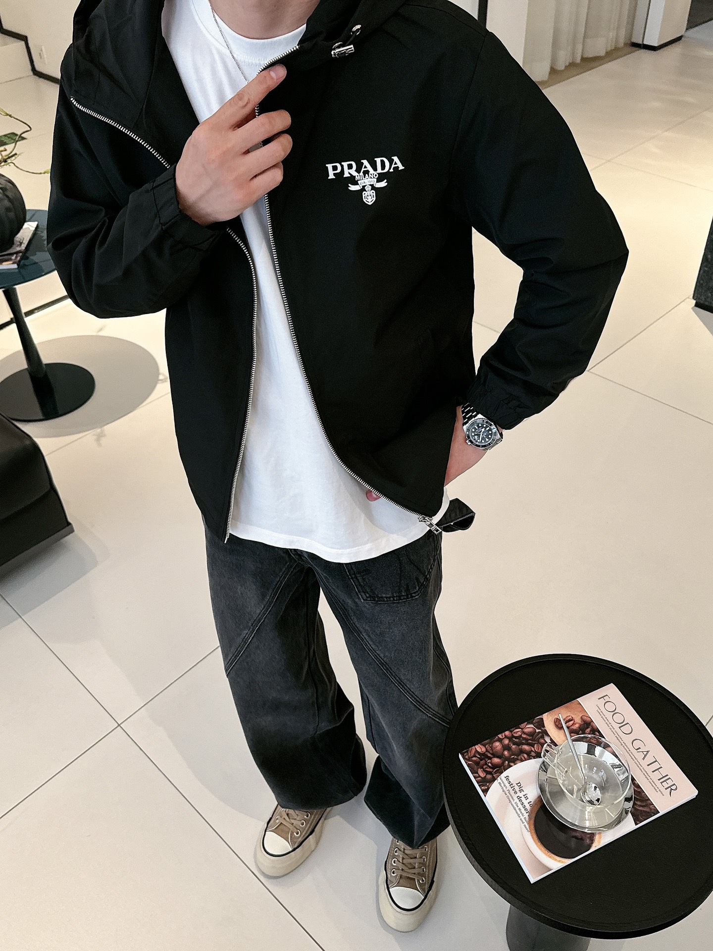 Hoodies & Sweatshirts