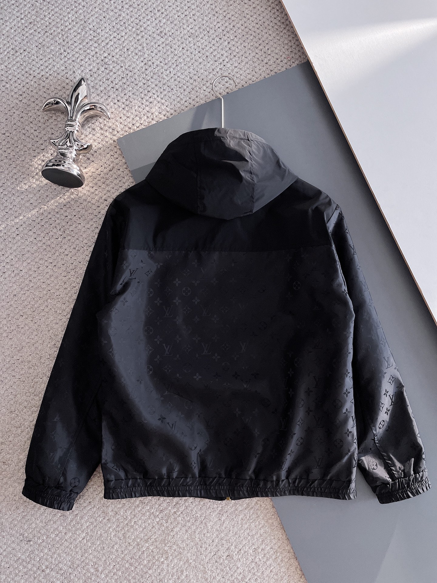 Hoodies & Sweatshirts