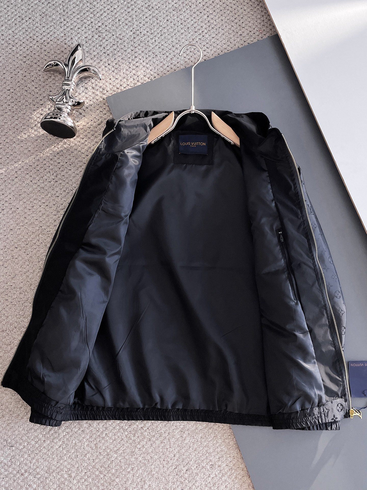 Hoodies & Sweatshirts