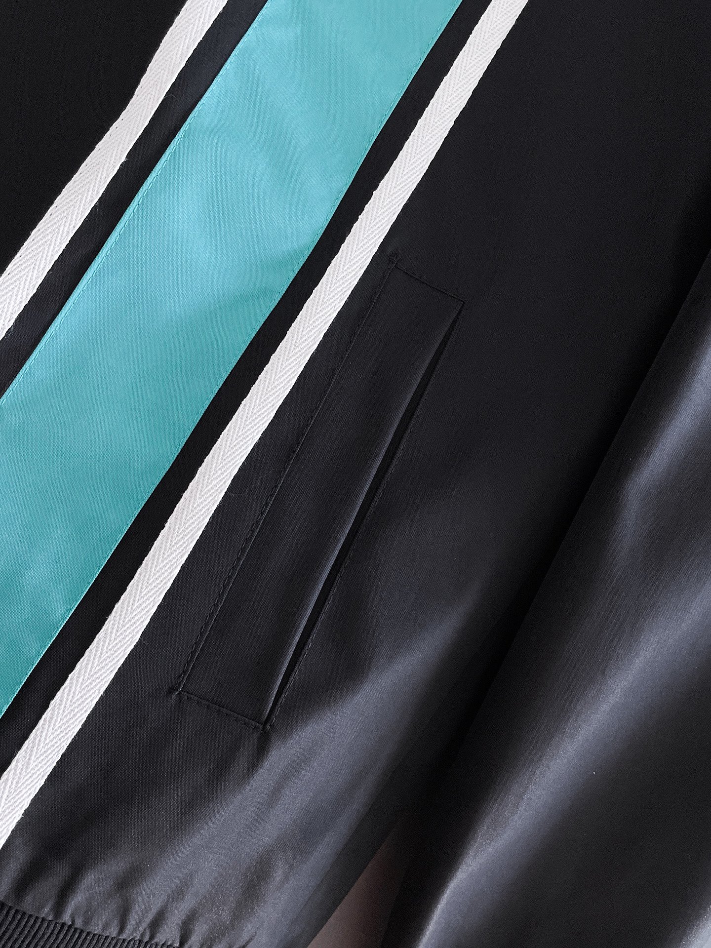 Hoodies & Sweatshirts