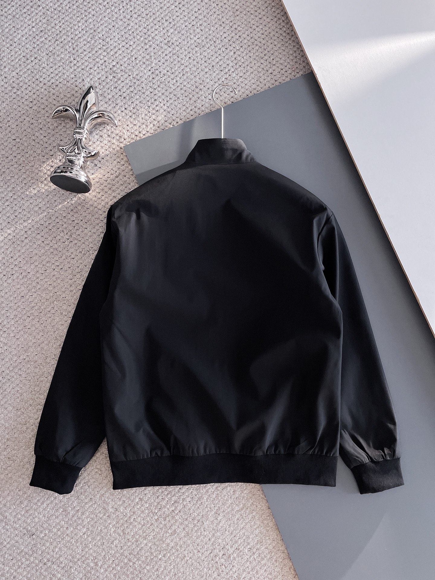 Hoodies & Sweatshirts