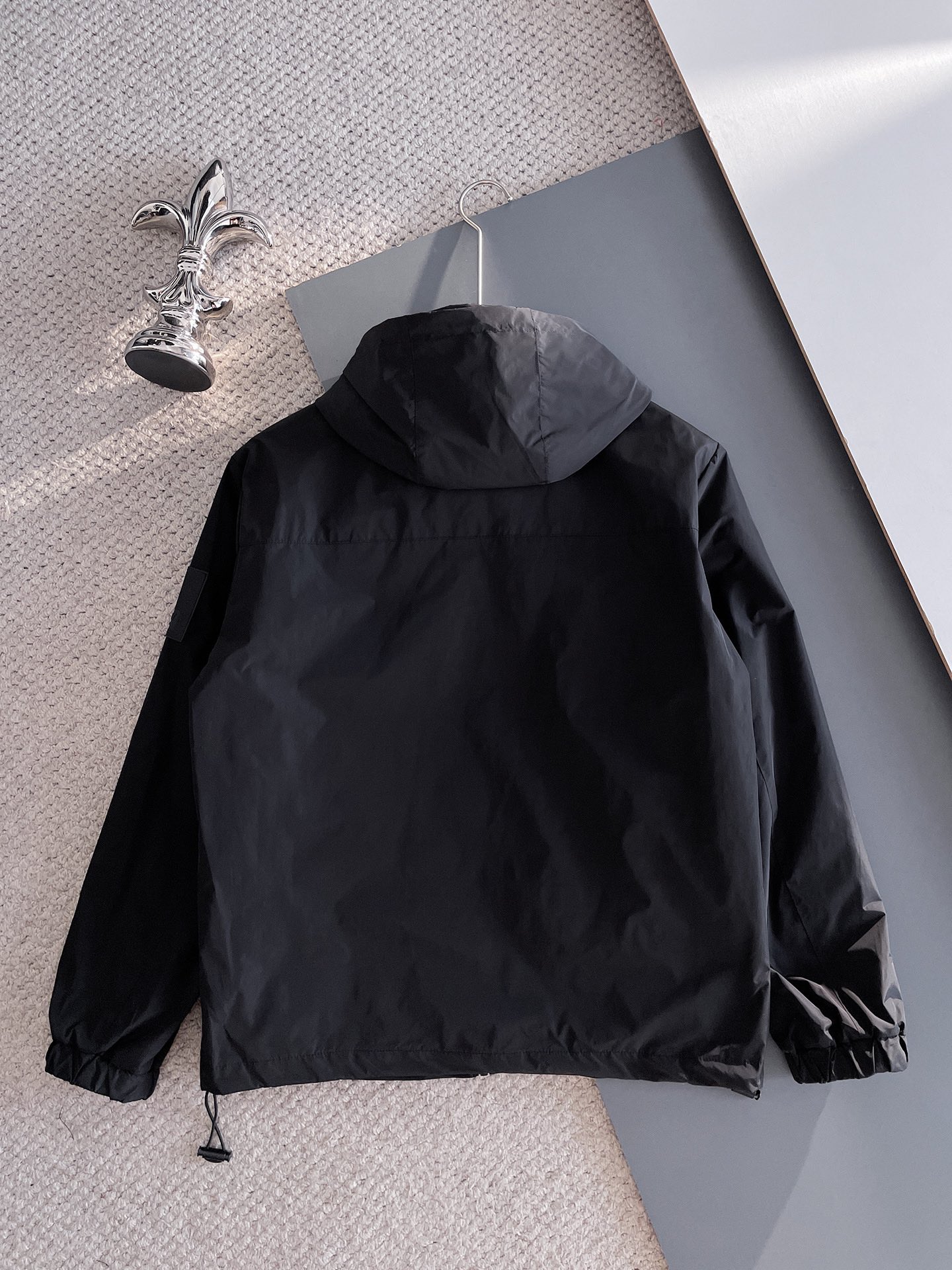 Hoodies & Sweatshirts