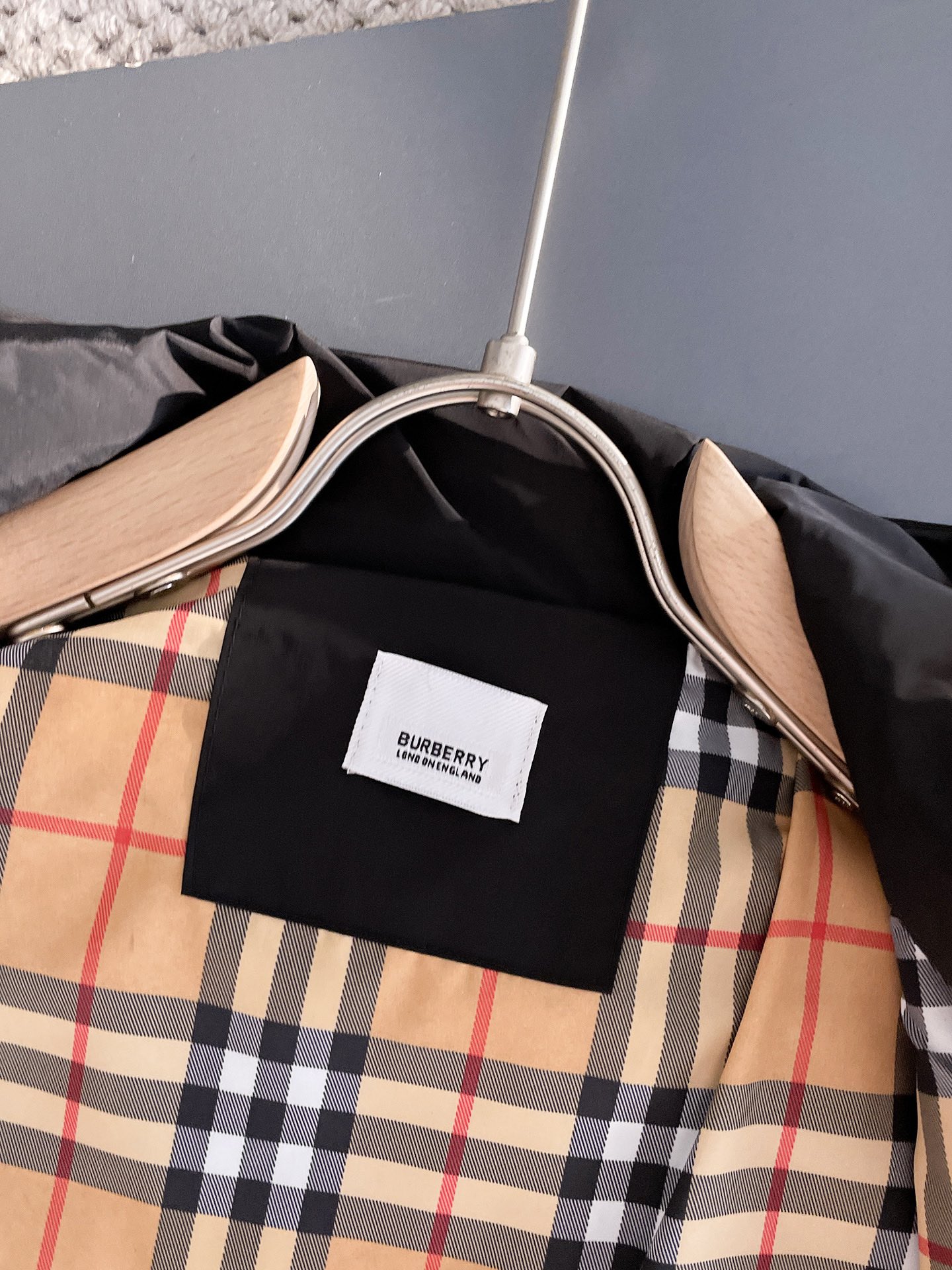 Hoodies & Sweatshirts