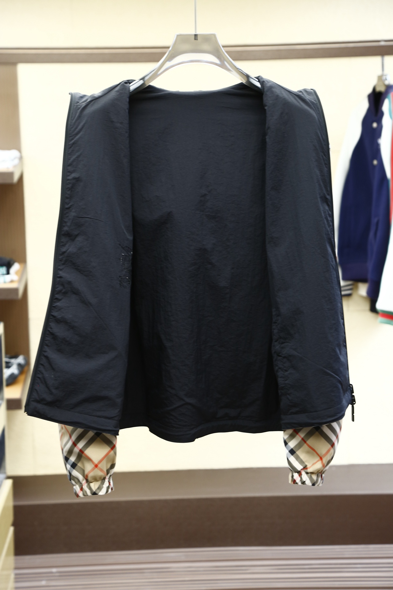 Hoodies & Sweatshirts