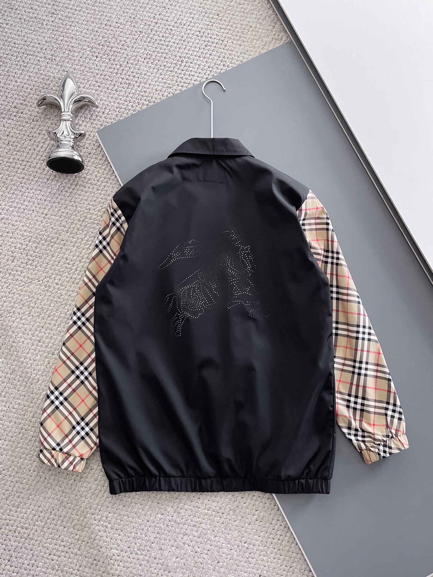 Hoodies & Sweatshirts