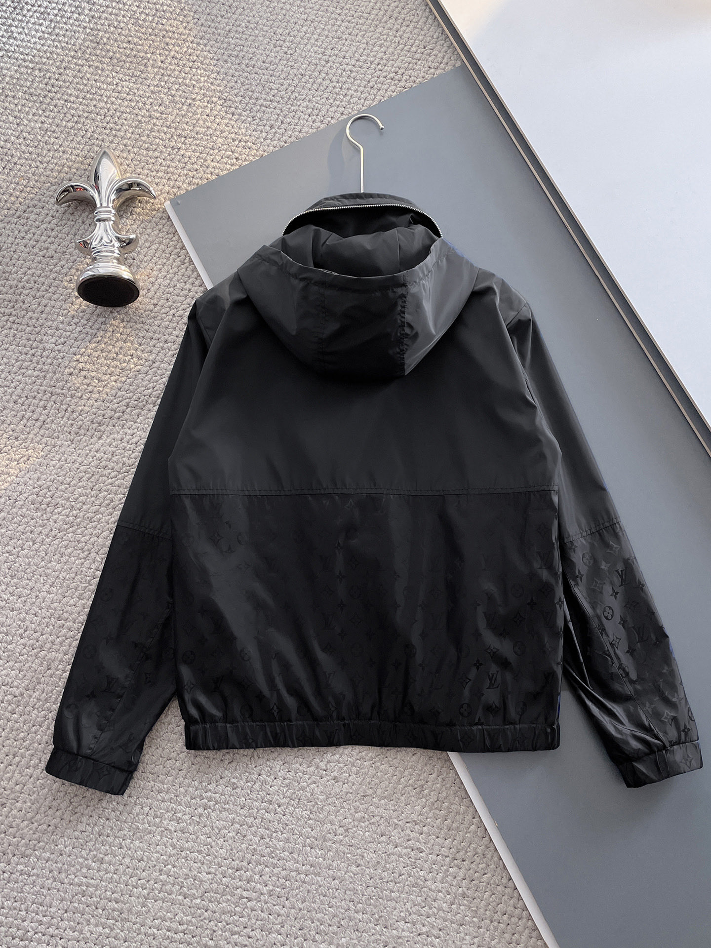 Hoodies & Sweatshirts