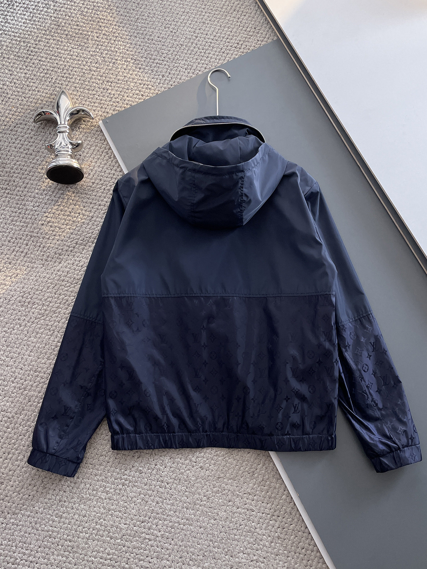 Hoodies & Sweatshirts