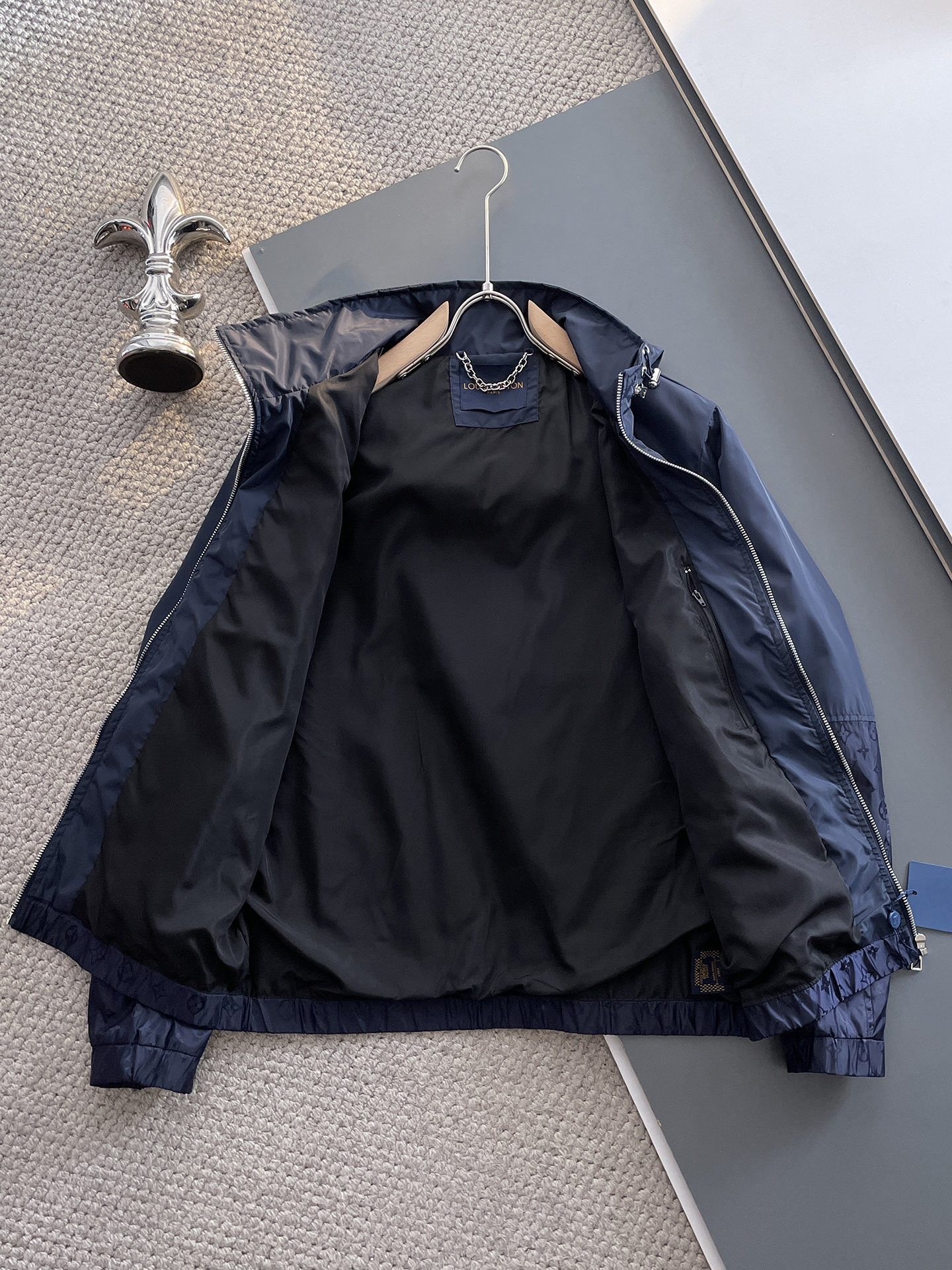 Hoodies & Sweatshirts