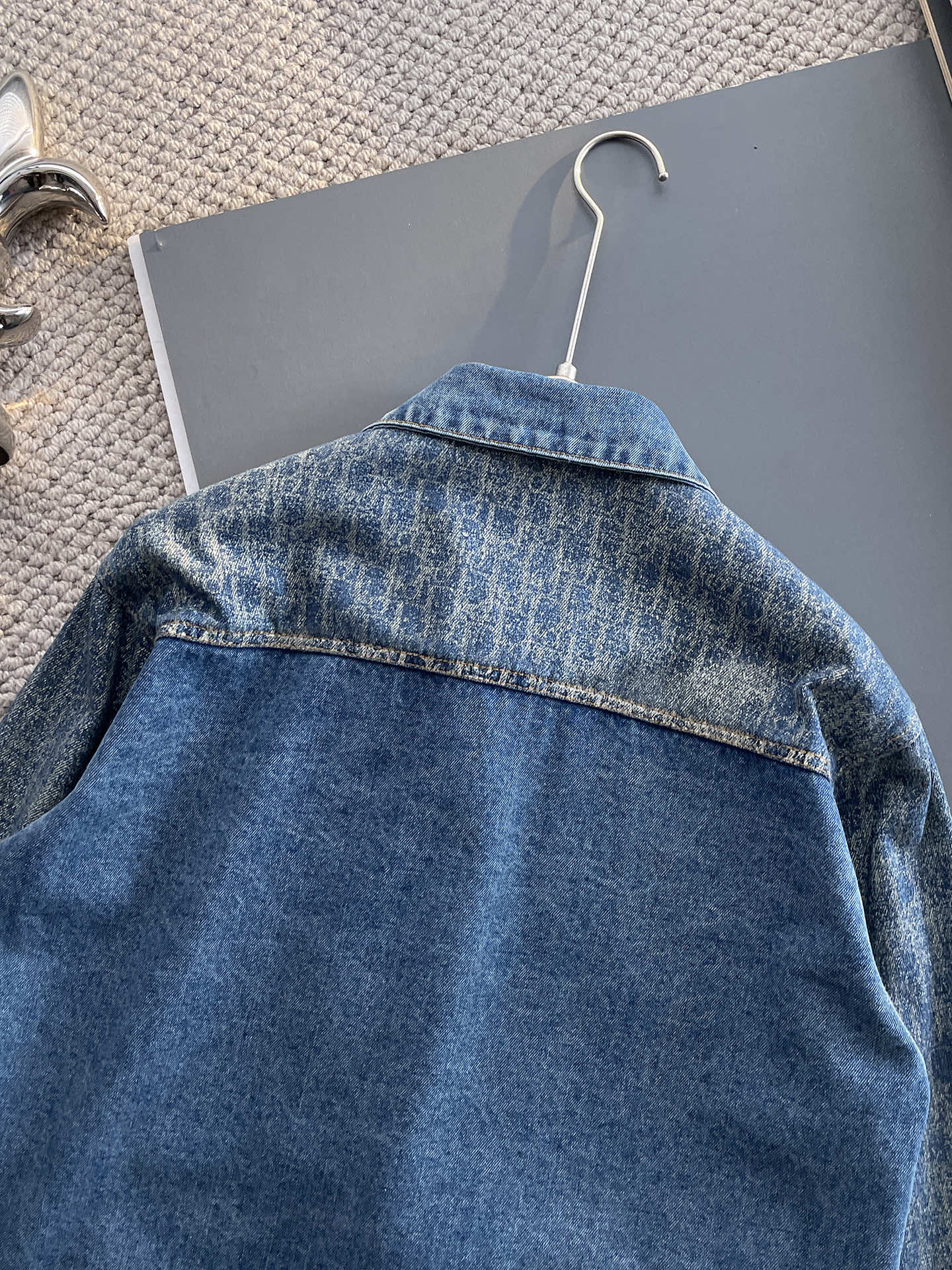 Hoodies & Sweatshirts