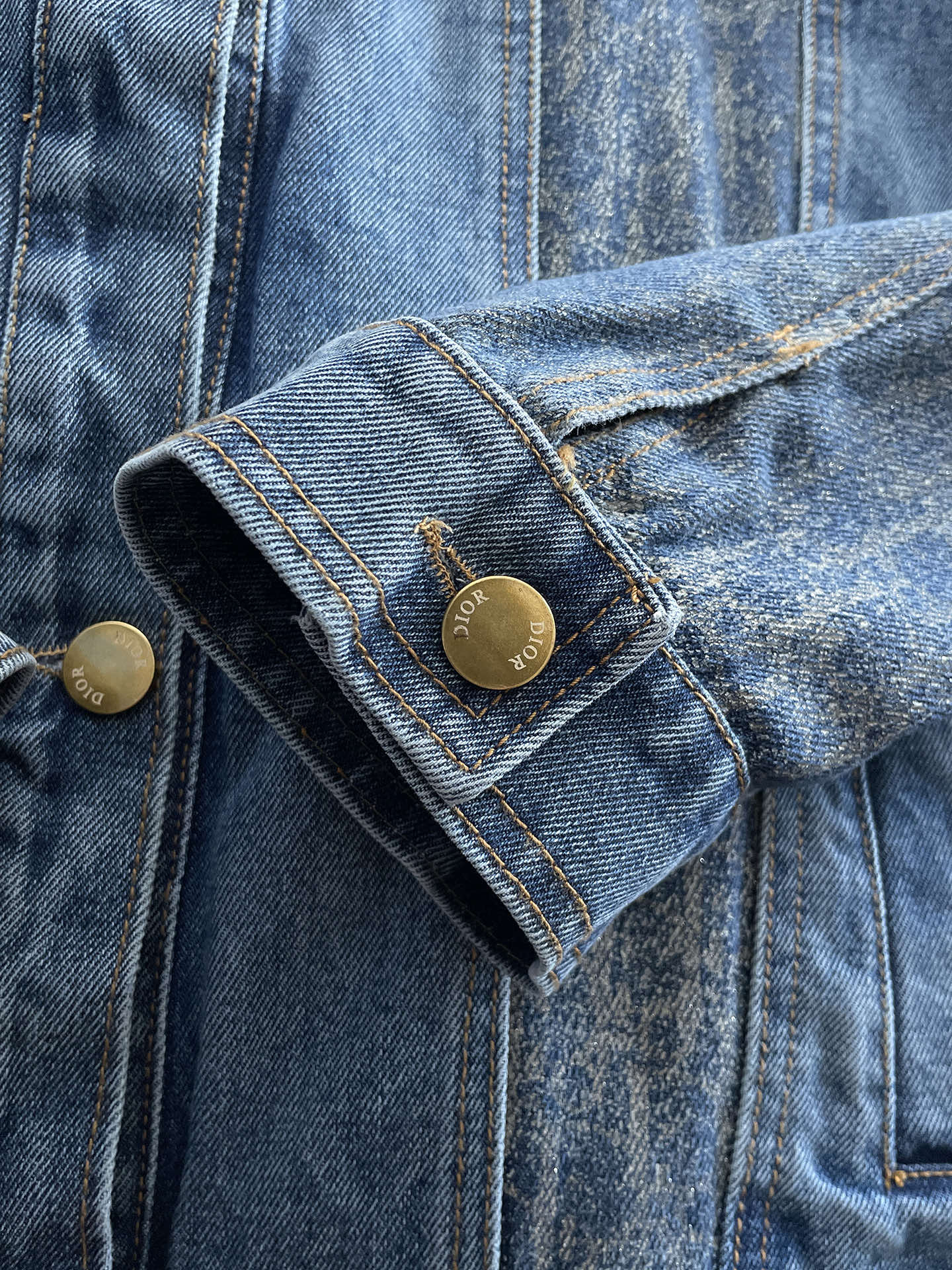 Hoodies & Sweatshirts