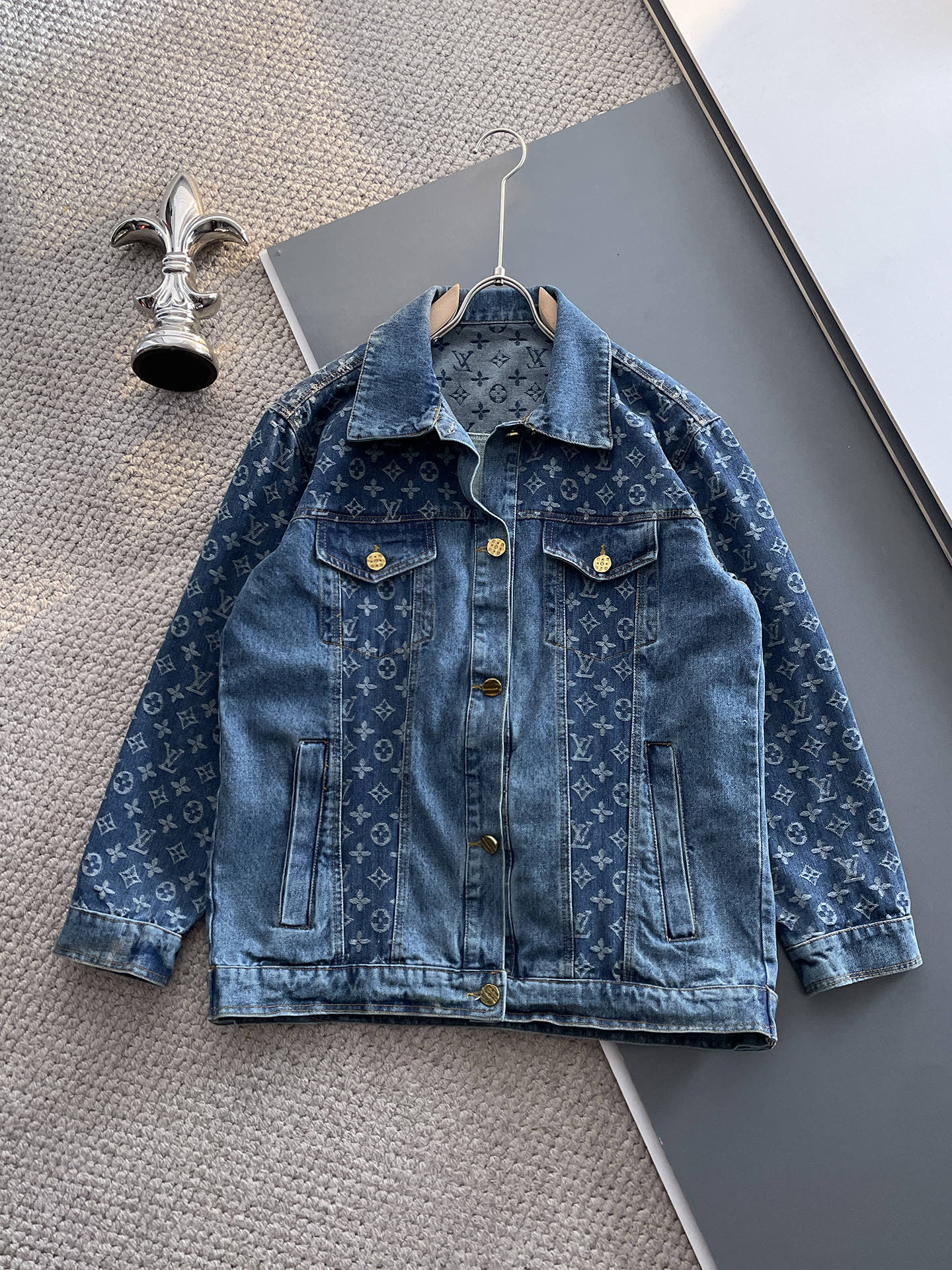 Hoodies & Sweatshirts