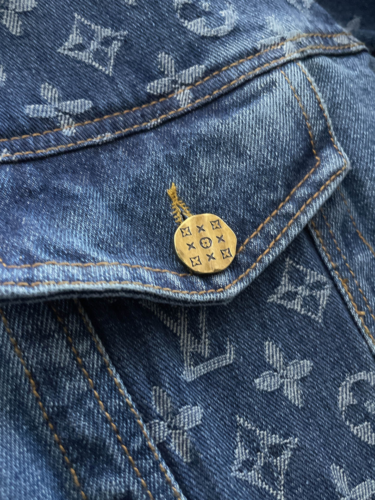 Hoodies & Sweatshirts