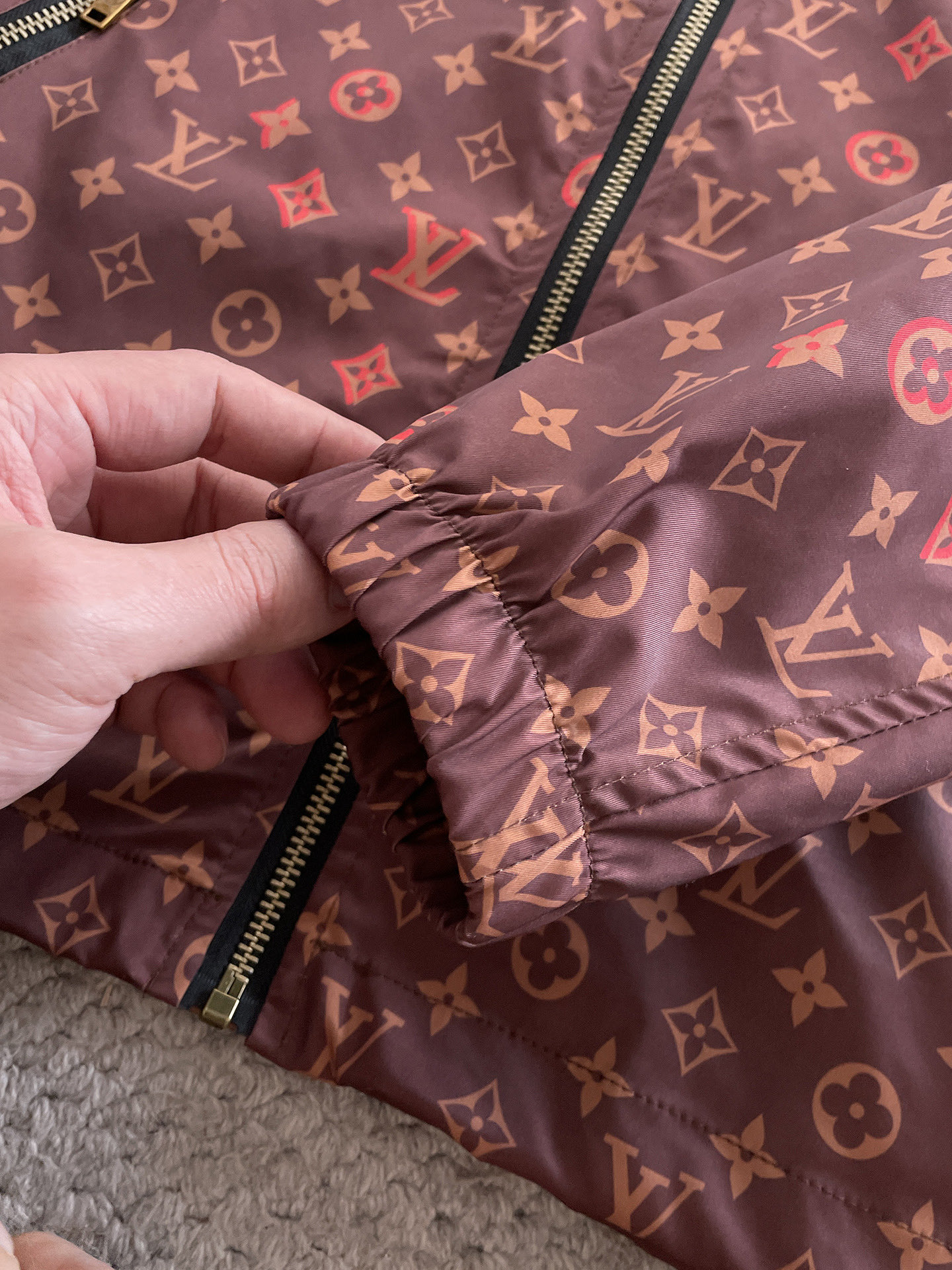 Hoodies & Sweatshirts