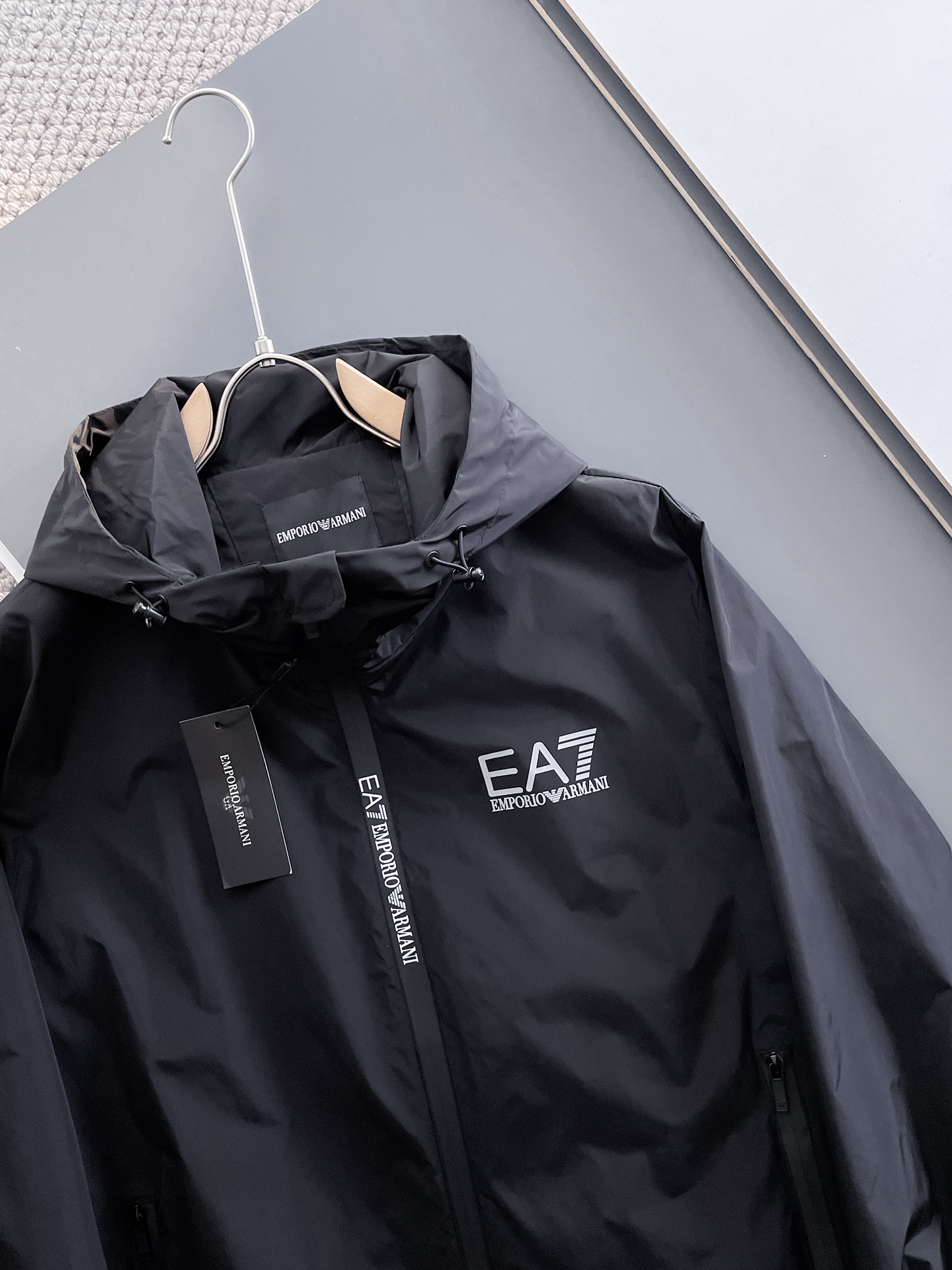 Hoodies & Sweatshirts