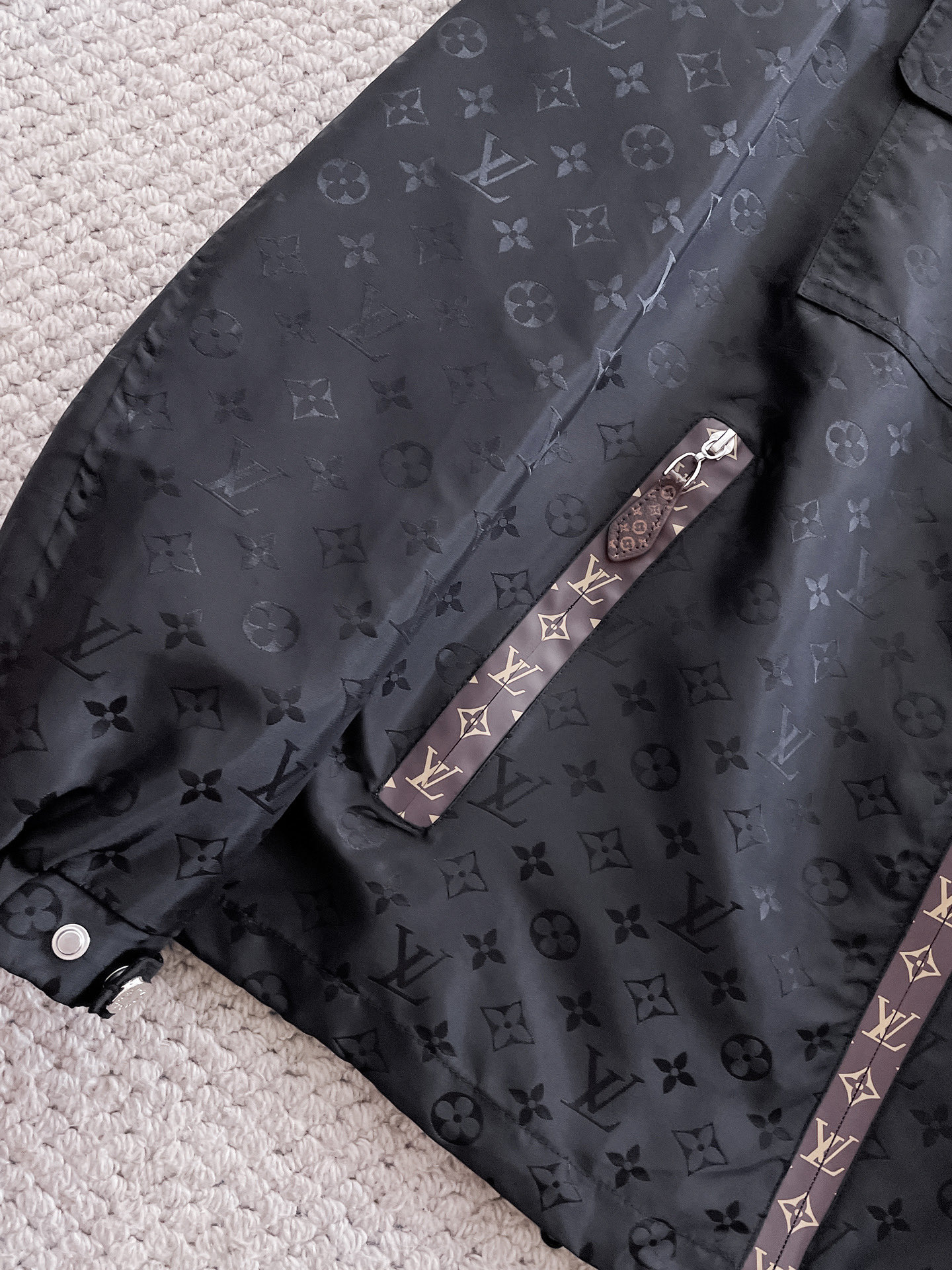 Hoodies & Sweatshirts