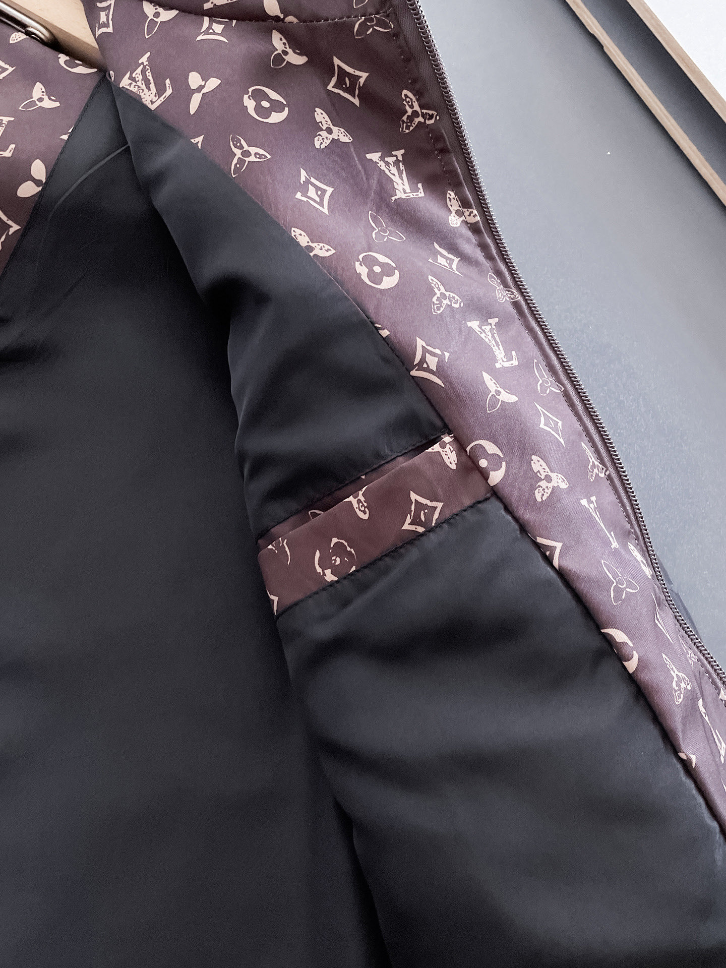 Hoodies & Sweatshirts