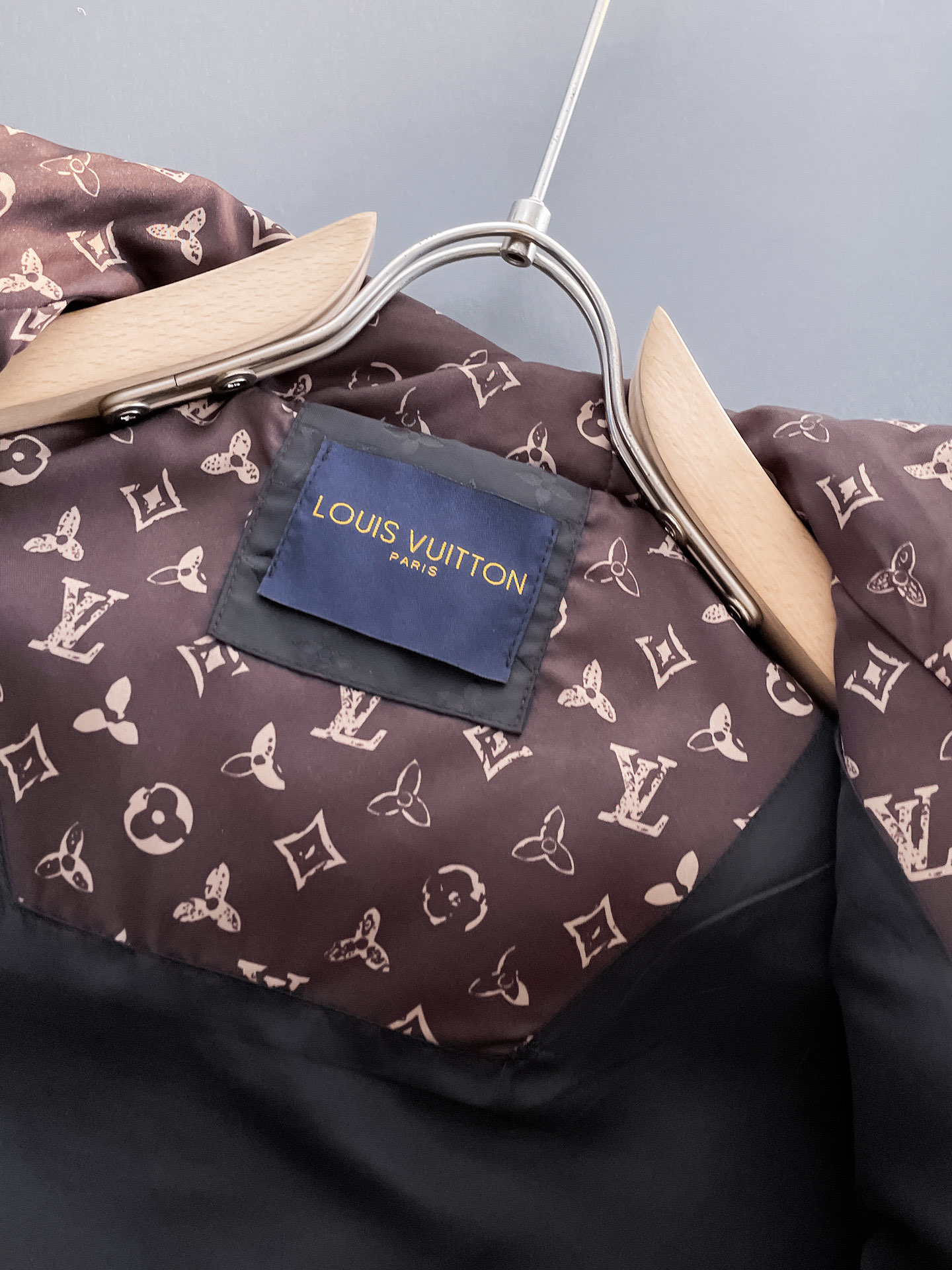 Hoodies & Sweatshirts