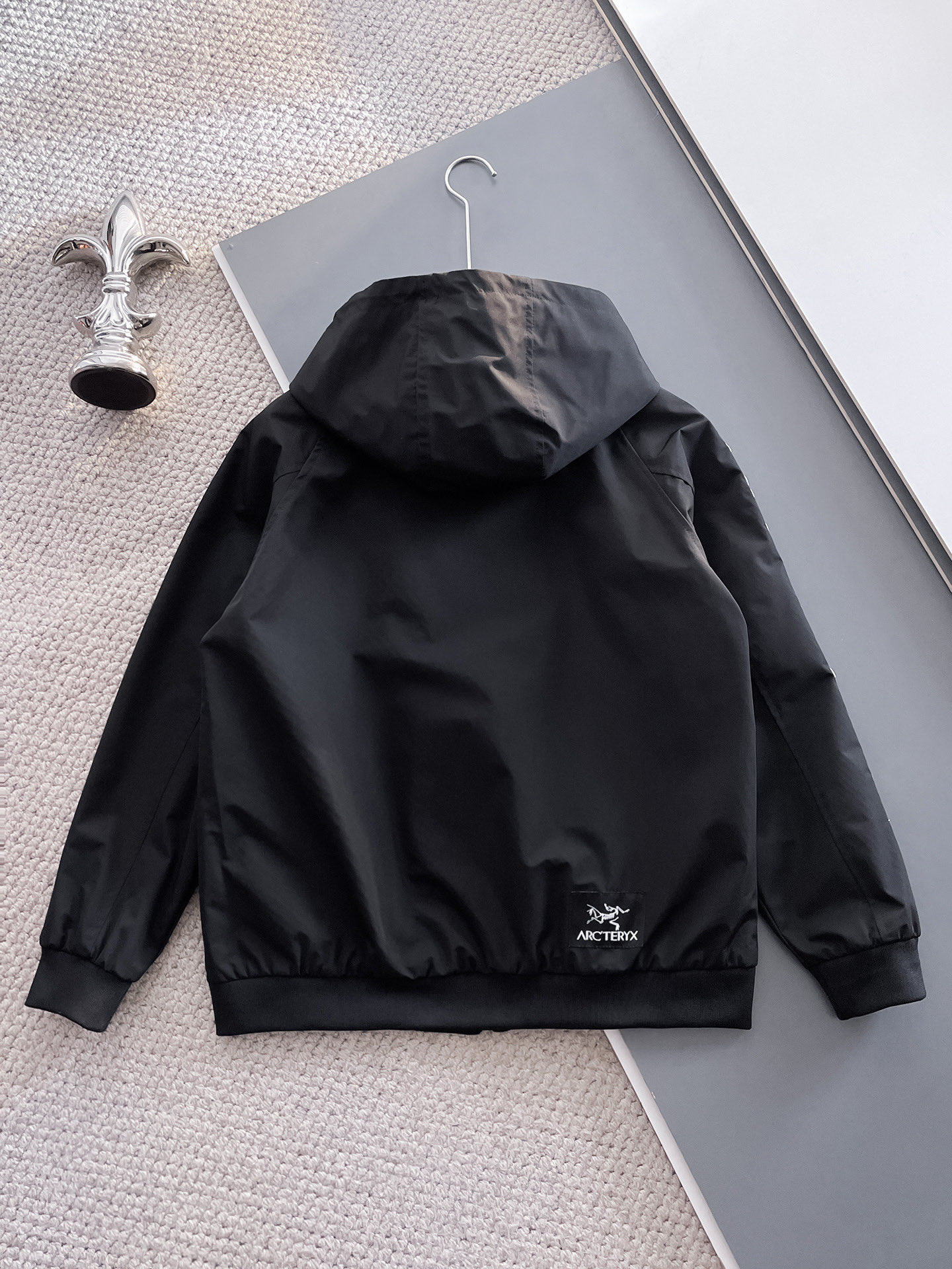 Hoodies & Sweatshirts