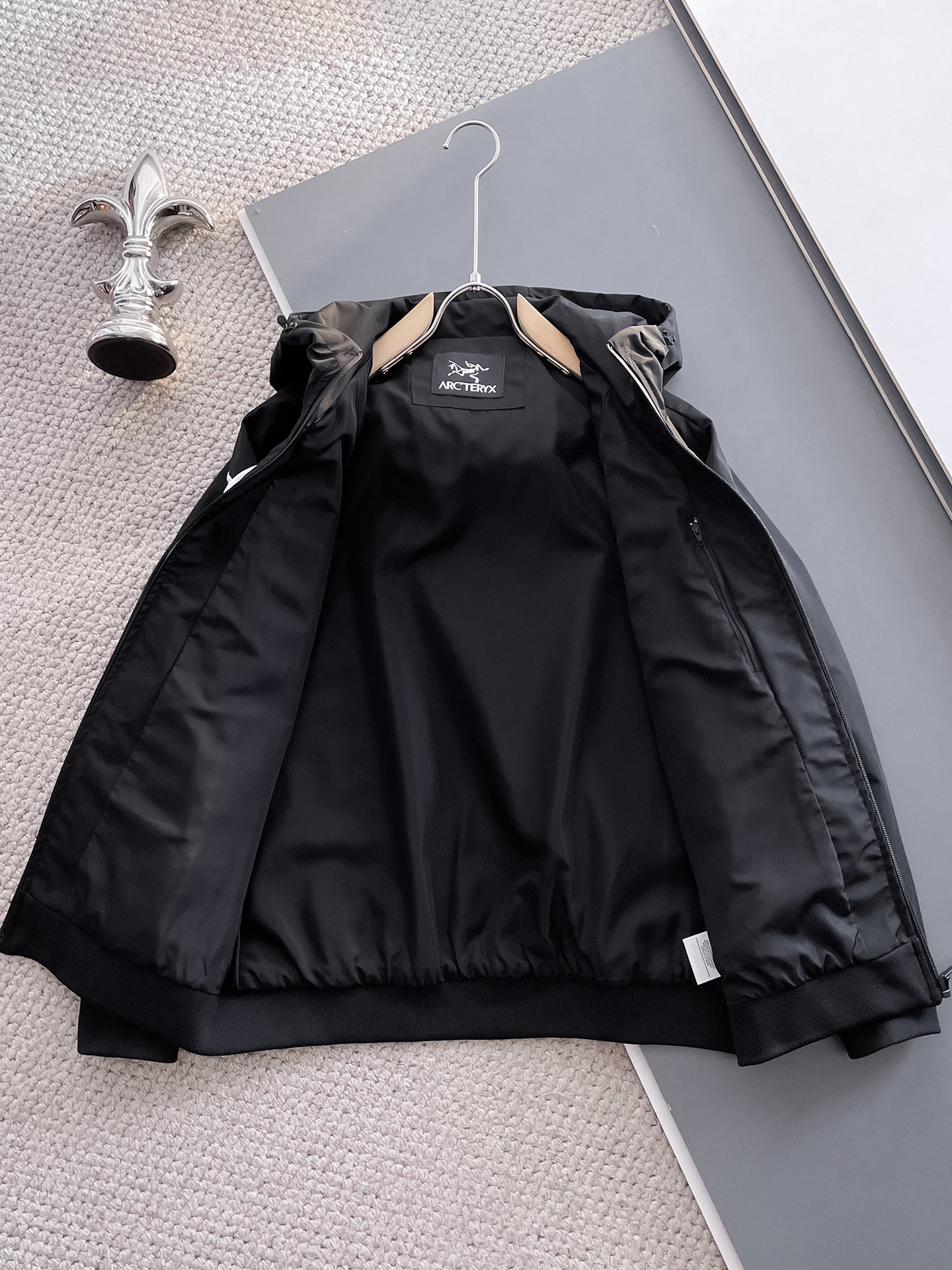 Hoodies & Sweatshirts