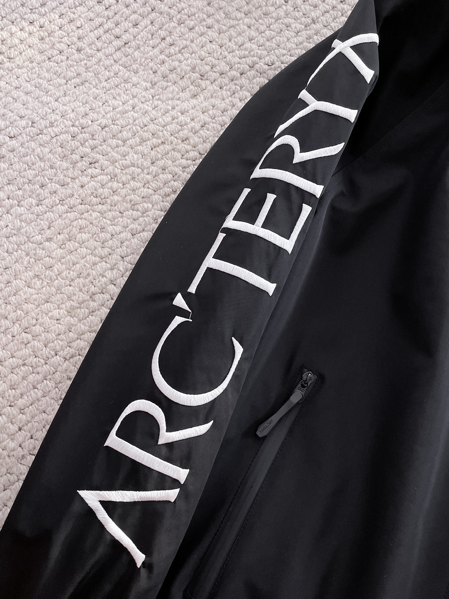 Hoodies & Sweatshirts