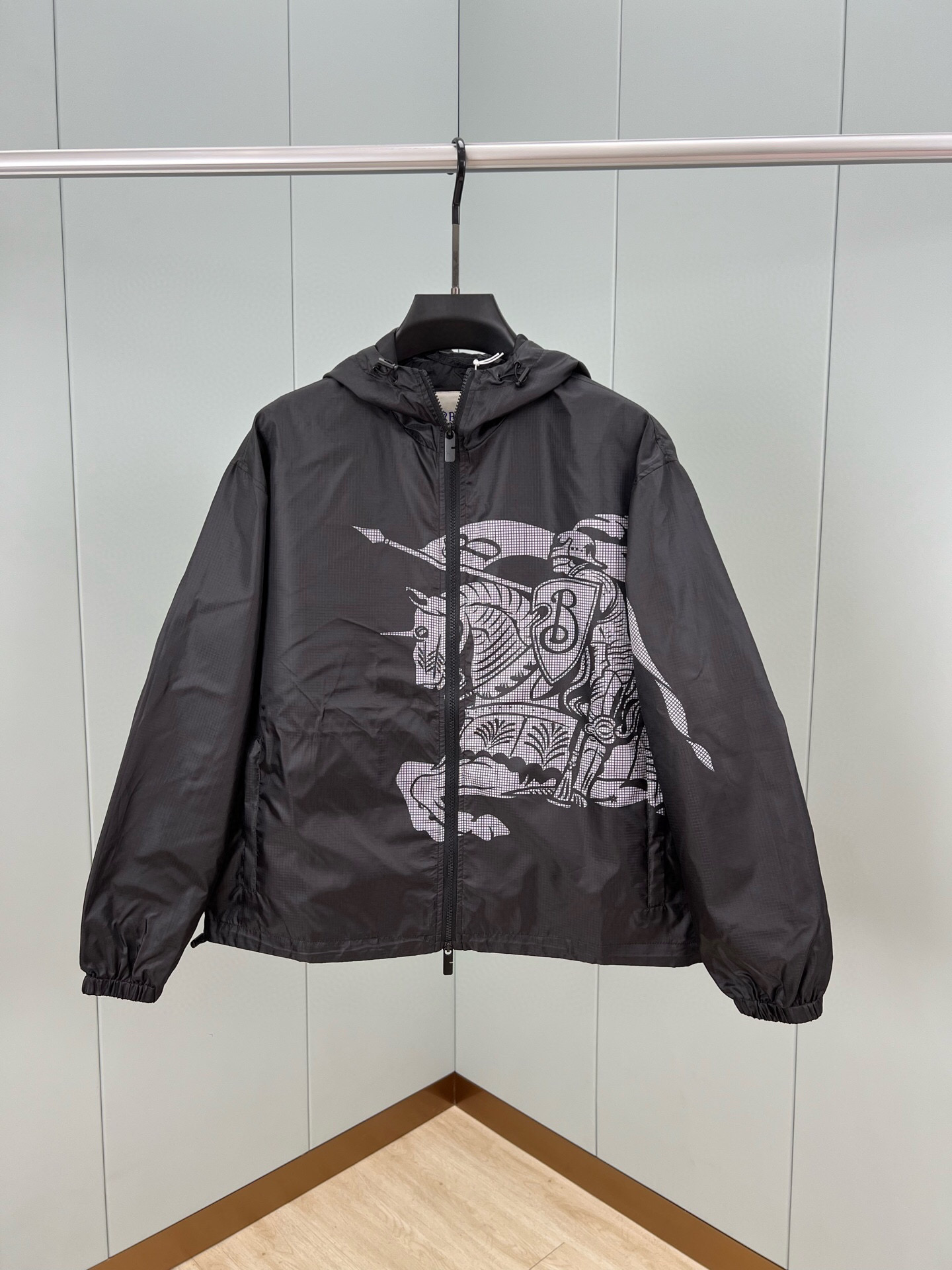 Hoodies & Sweatshirts