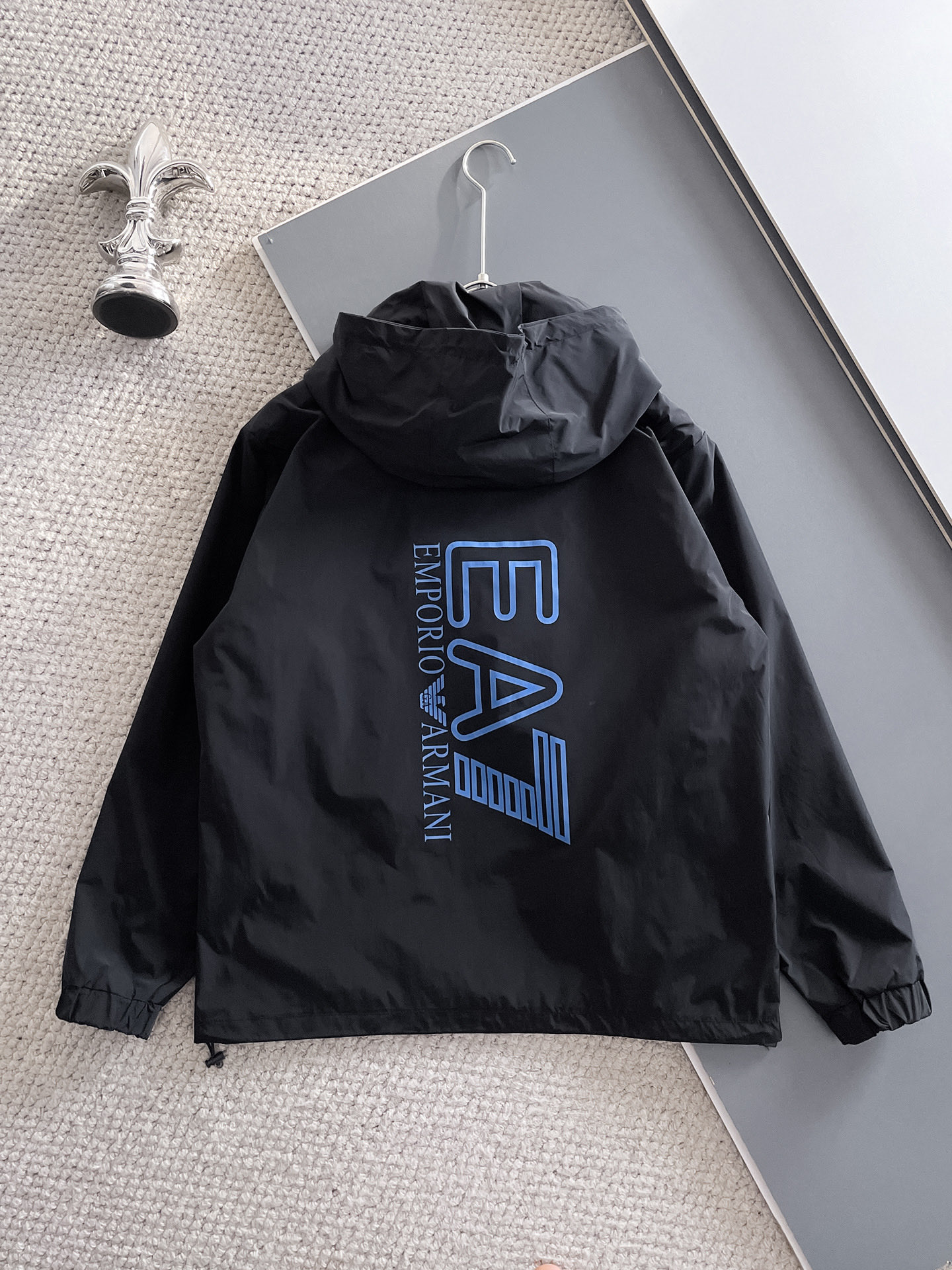 Hoodies & Sweatshirts