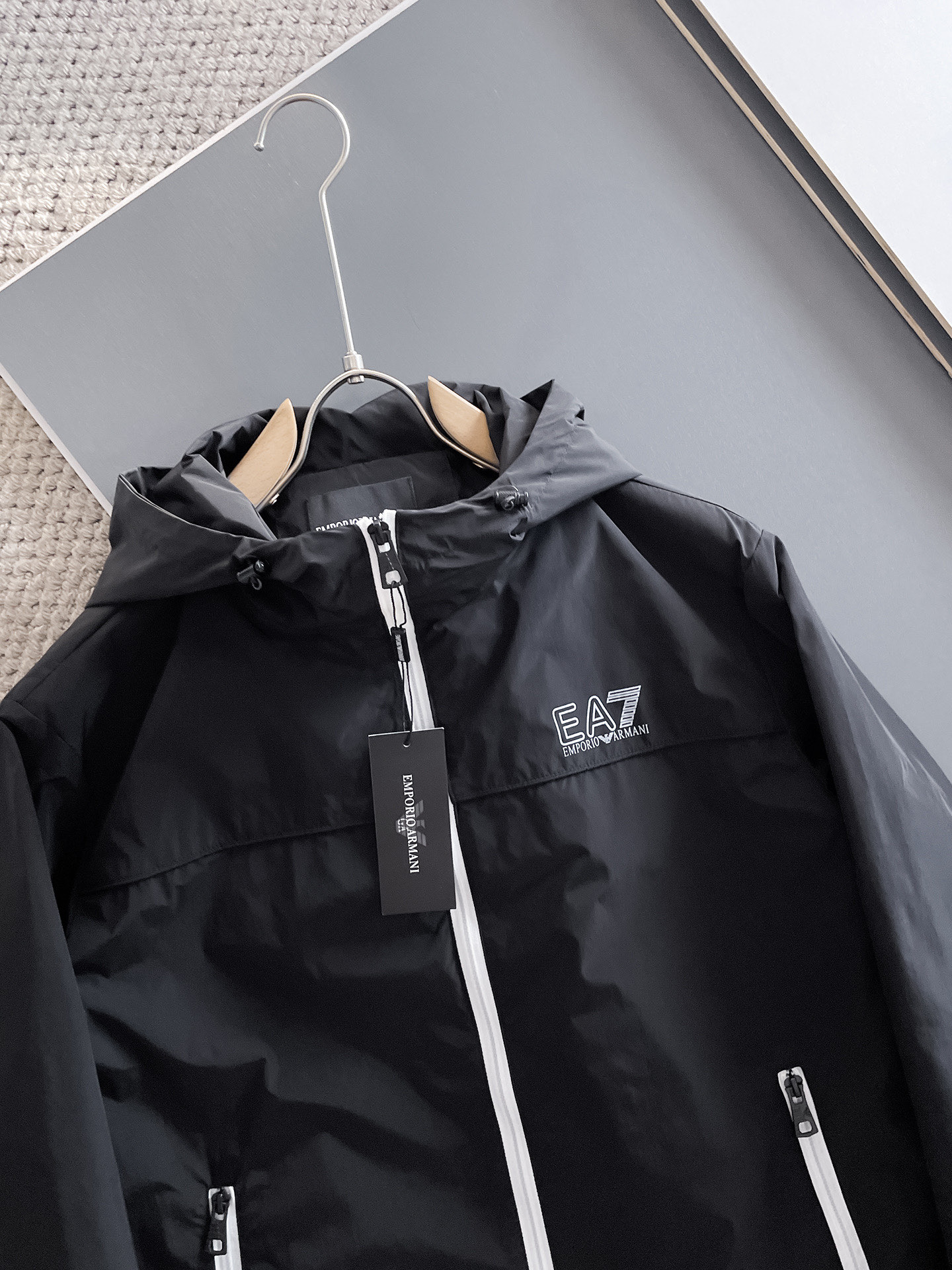 Hoodies & Sweatshirts