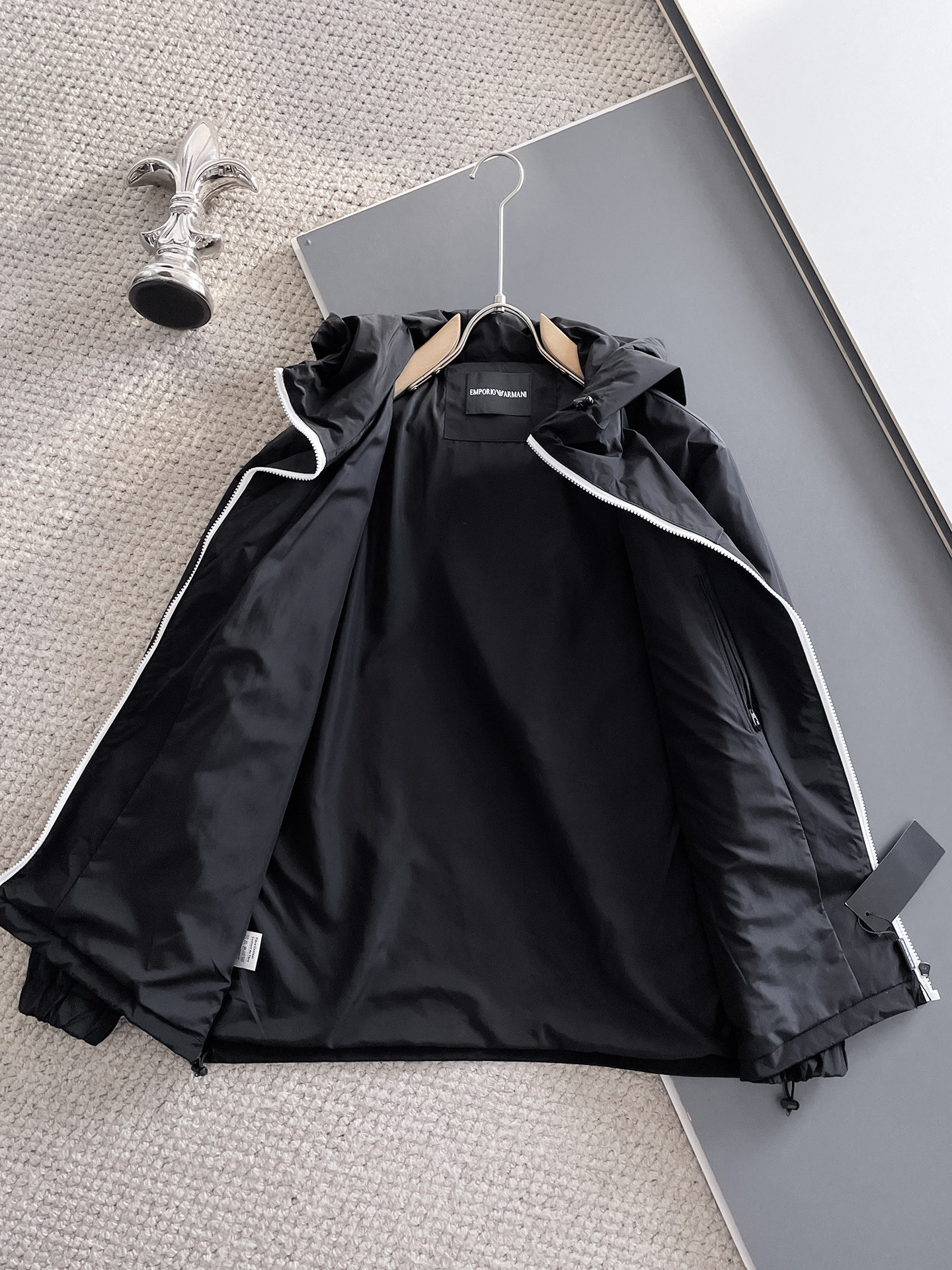 Hoodies & Sweatshirts