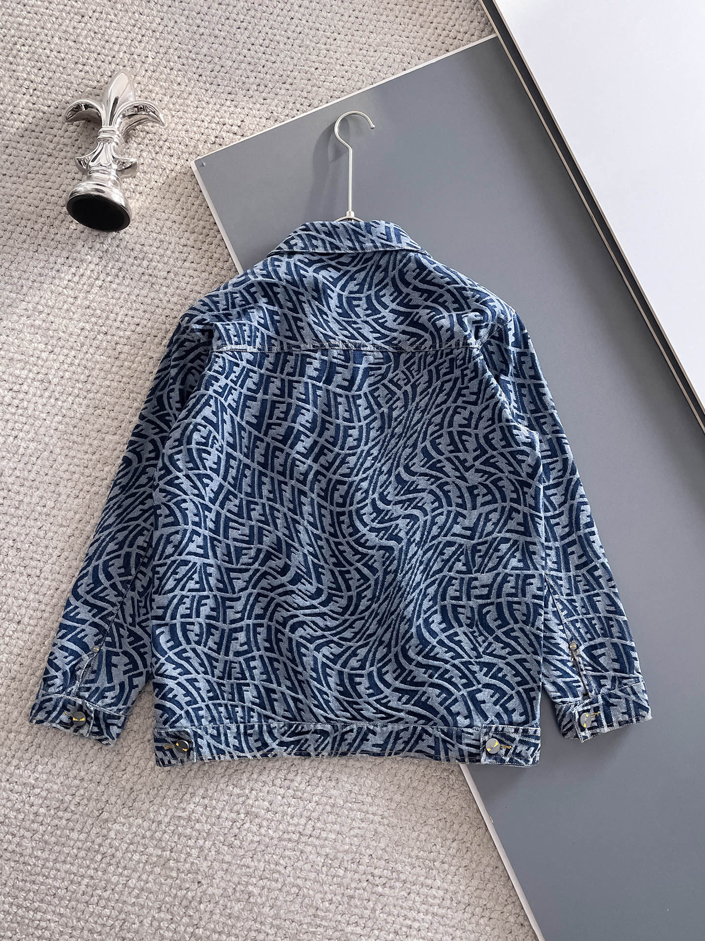 Hoodies & Sweatshirts