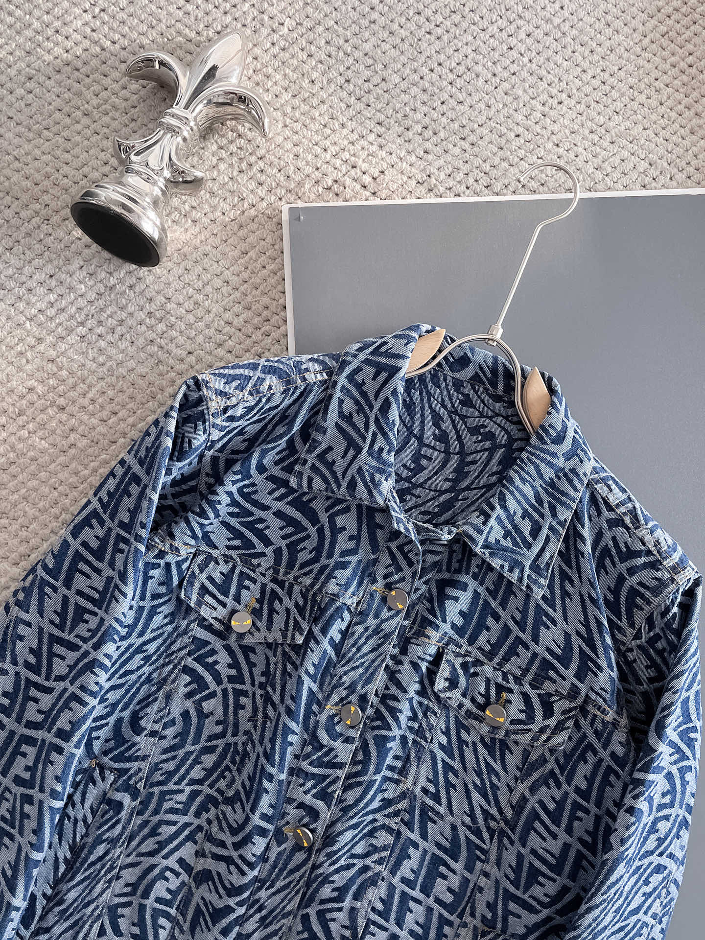 Hoodies & Sweatshirts