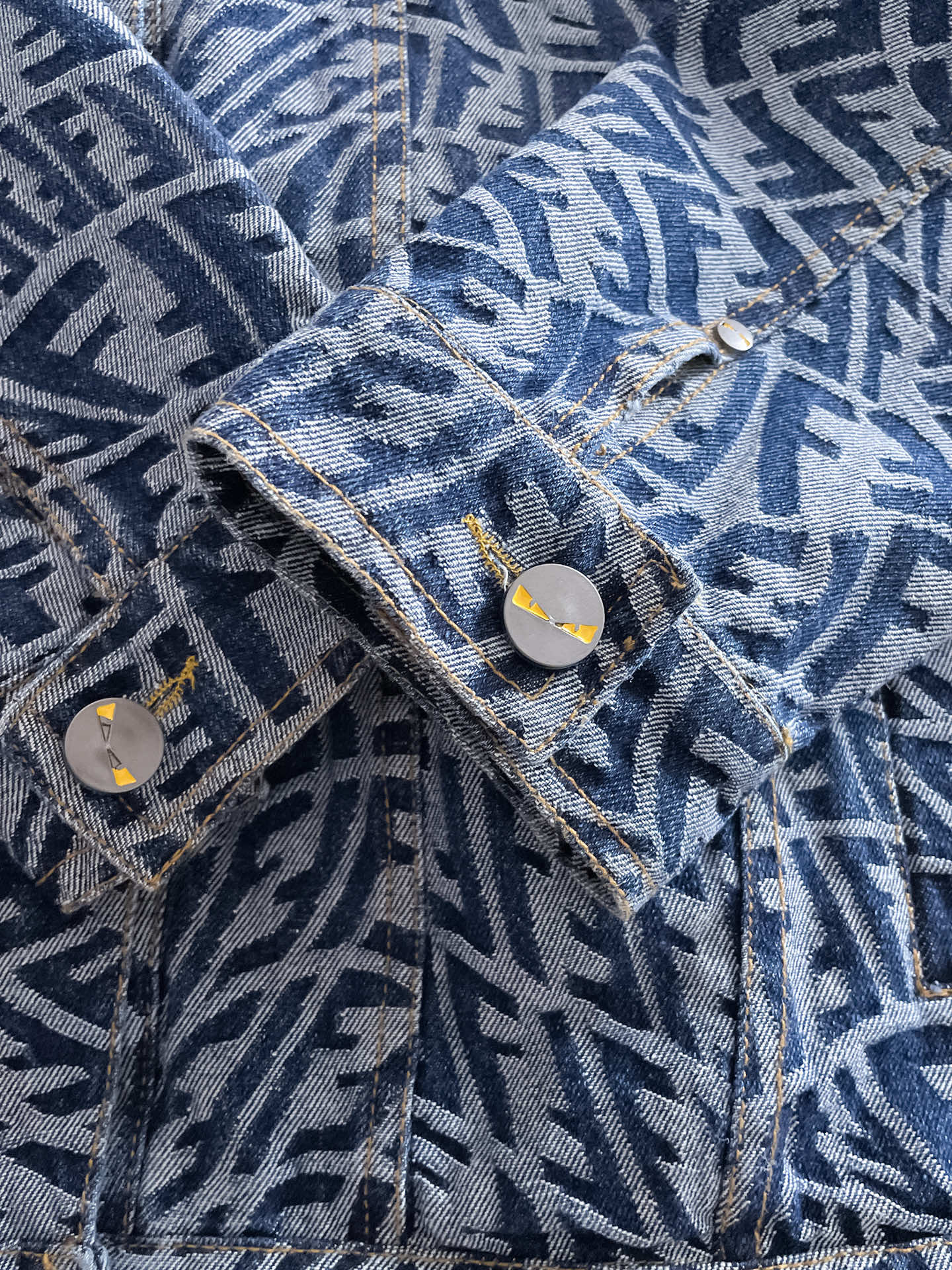 Hoodies & Sweatshirts