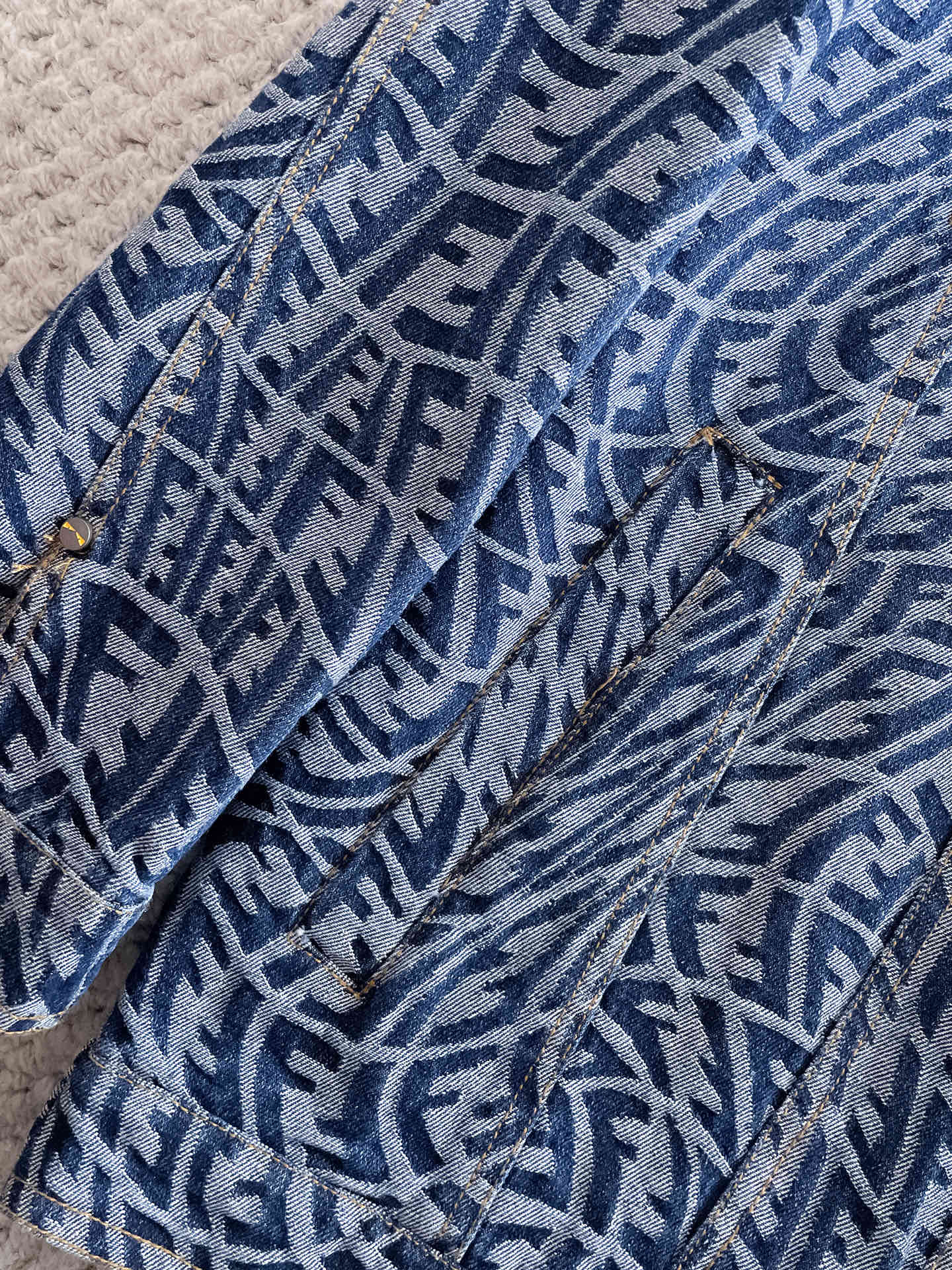 Hoodies & Sweatshirts