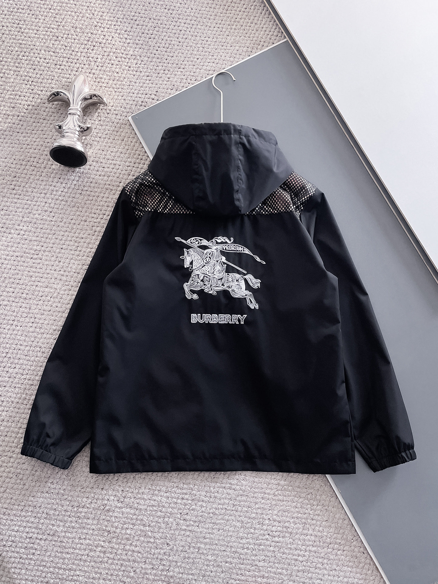 Hoodies & Sweatshirts