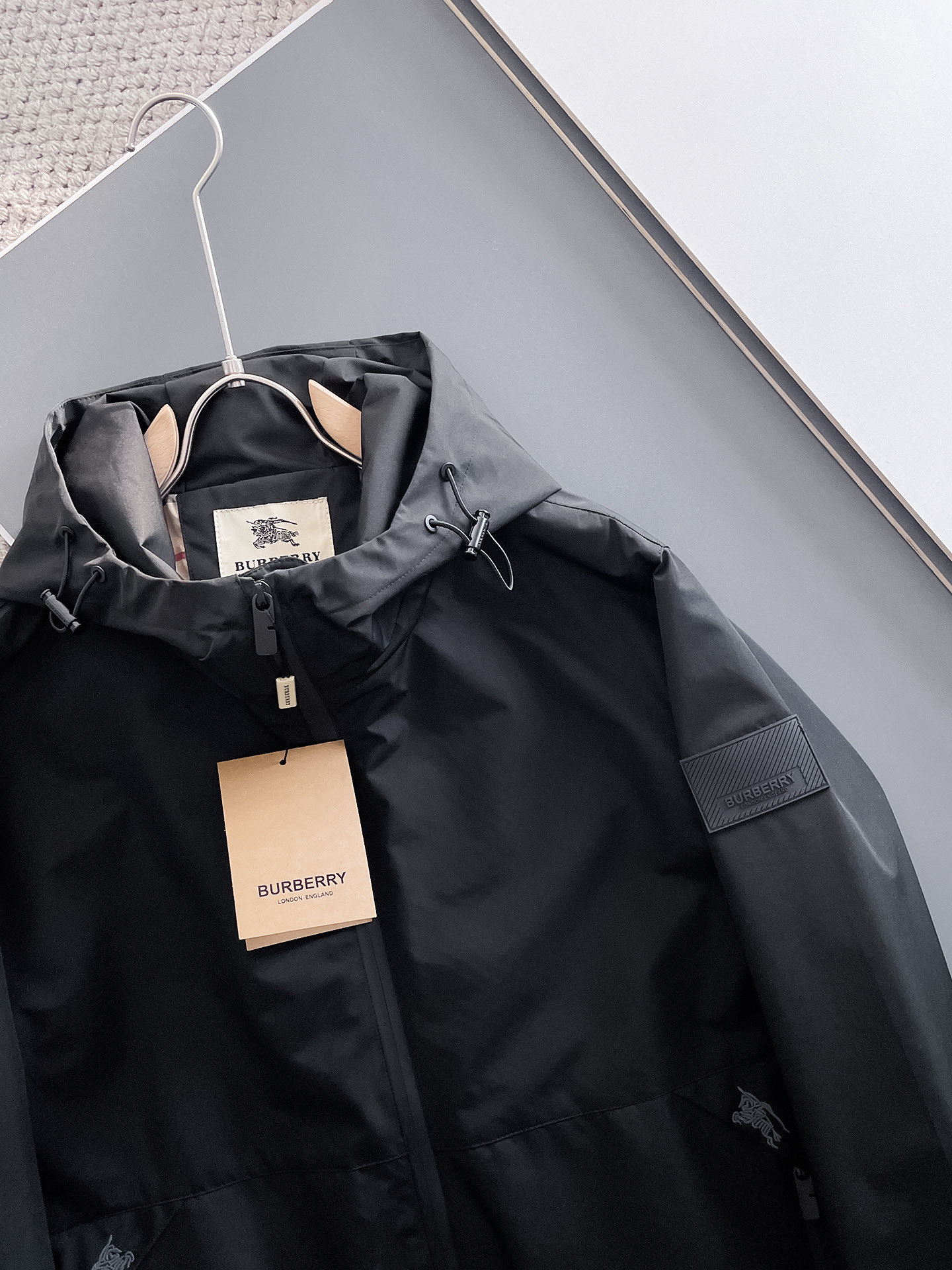 Hoodies & Sweatshirts