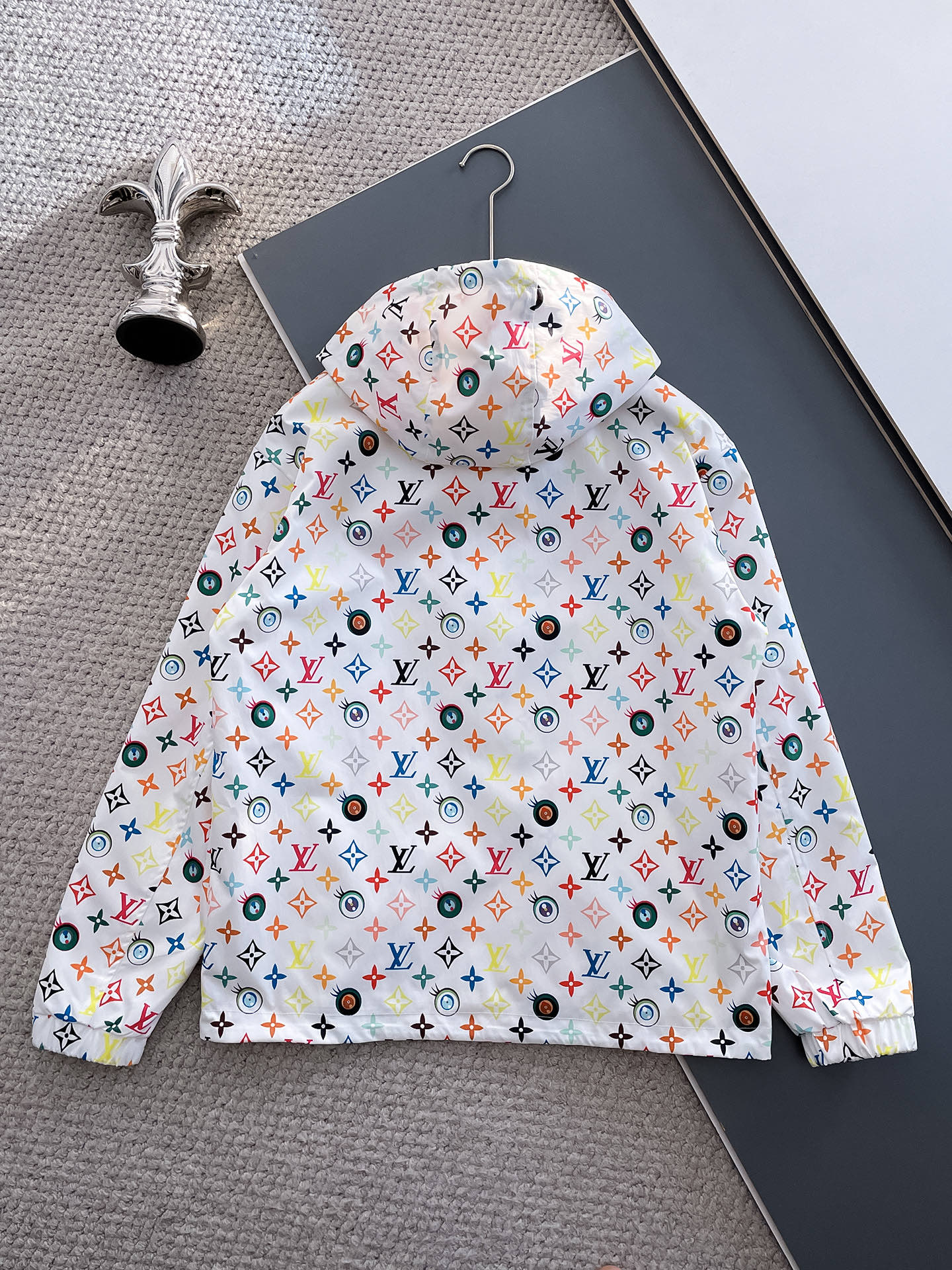 Hoodies & Sweatshirts