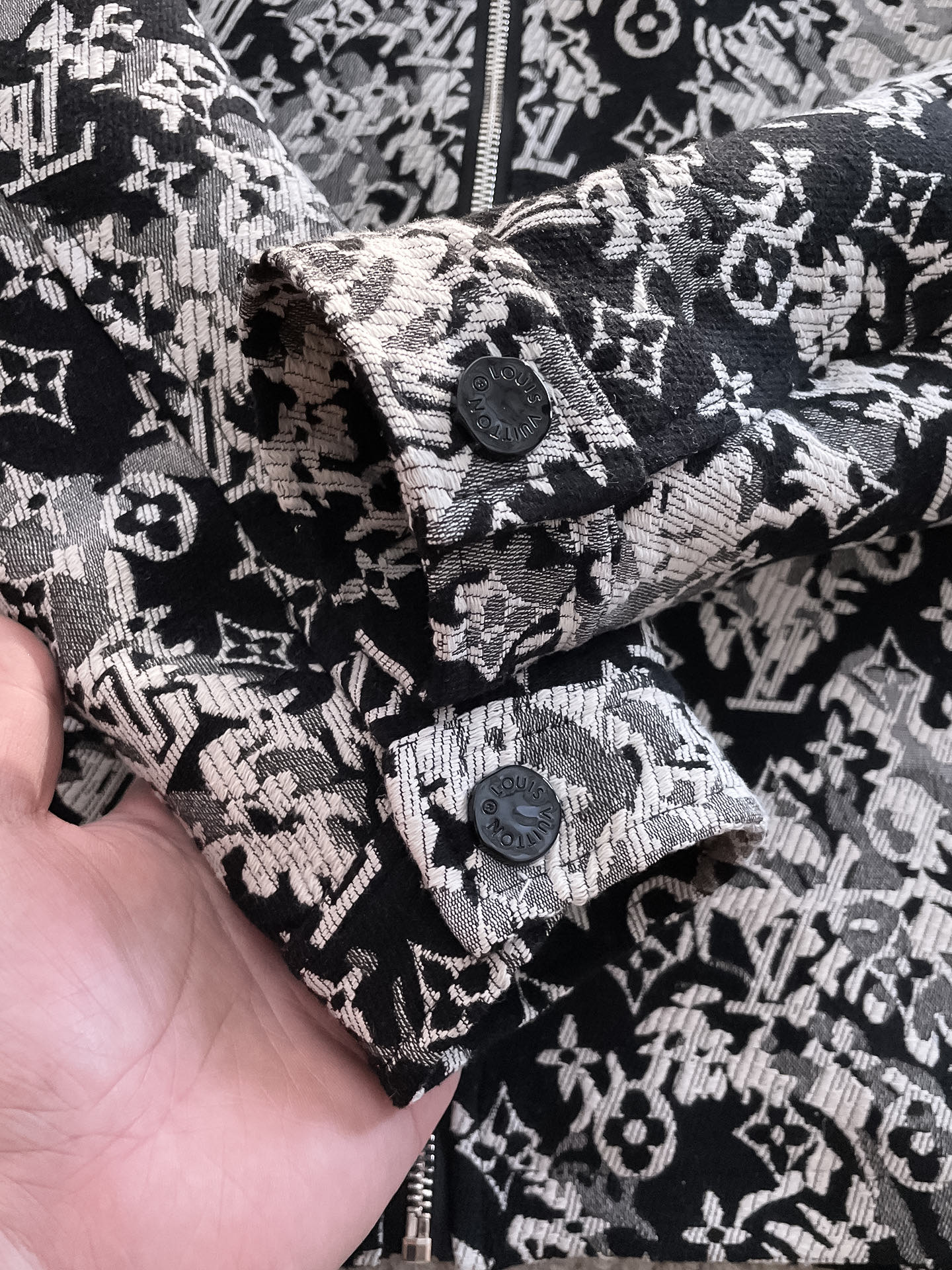 Hoodies & Sweatshirts